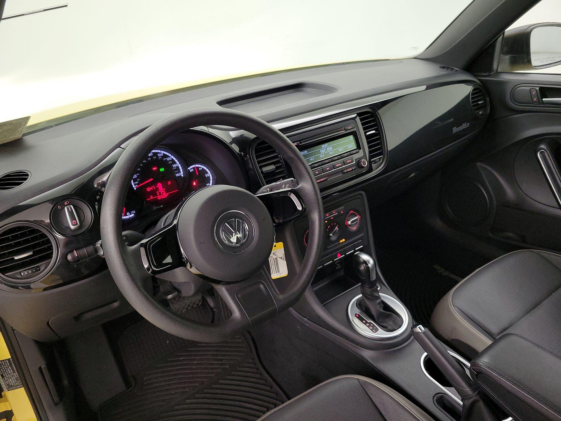 Thumbnail: 2015 Volkswagen Beetle - 9