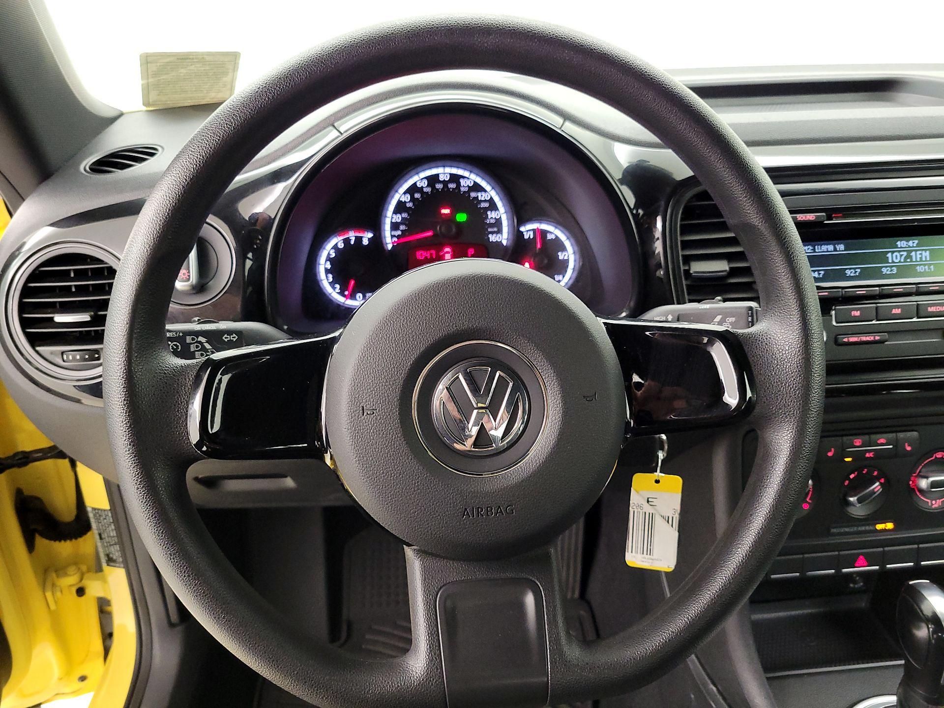 Thumbnail: 2015 Volkswagen Beetle - 10