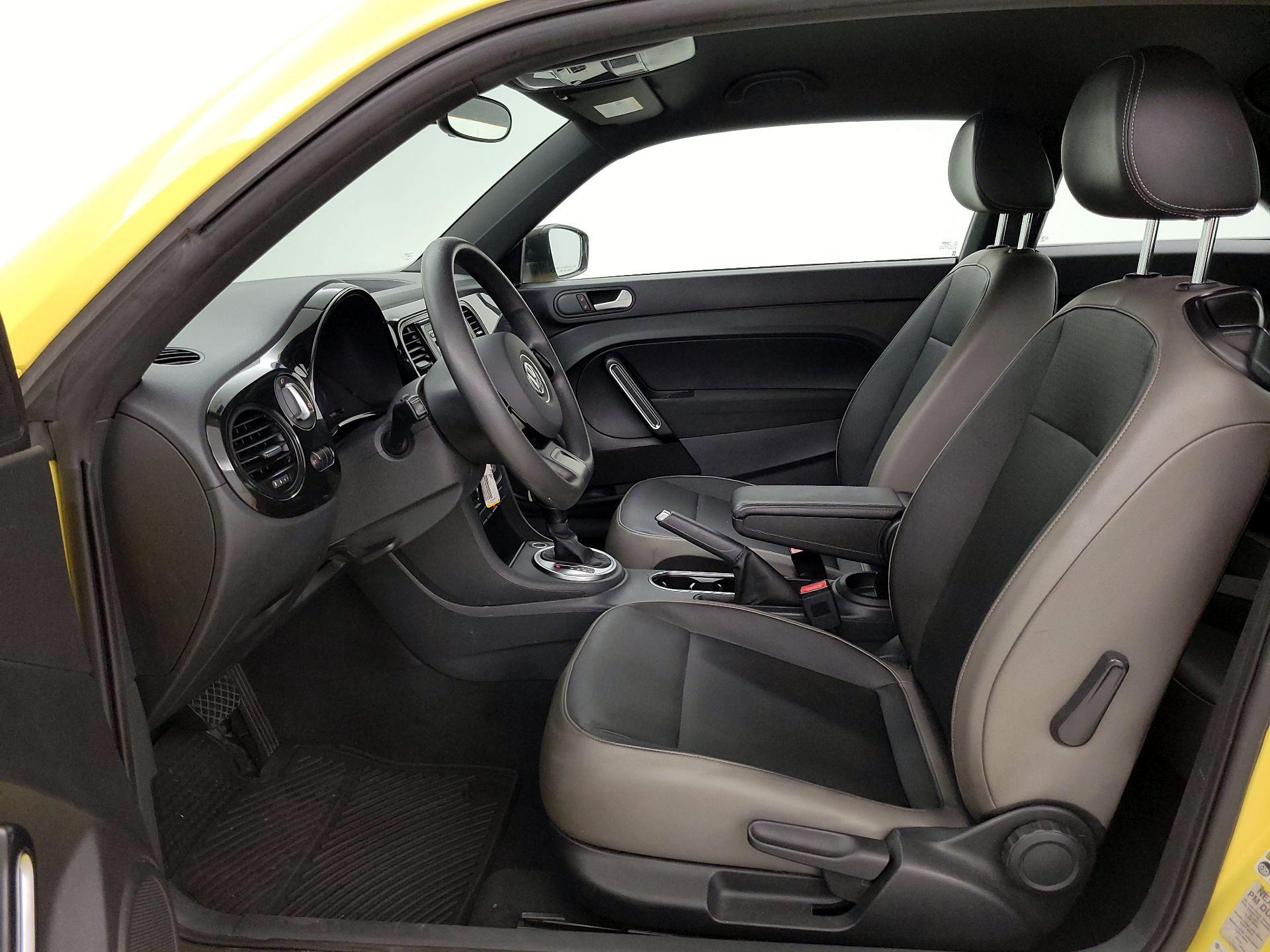 Thumbnail: 2015 Volkswagen Beetle - 11