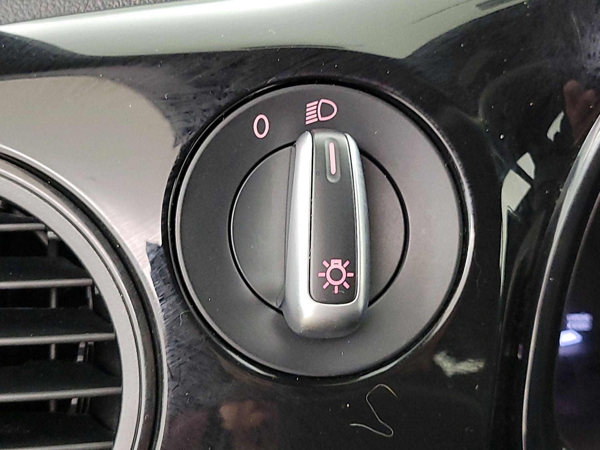 Thumbnail: 2015 Volkswagen Beetle - 13