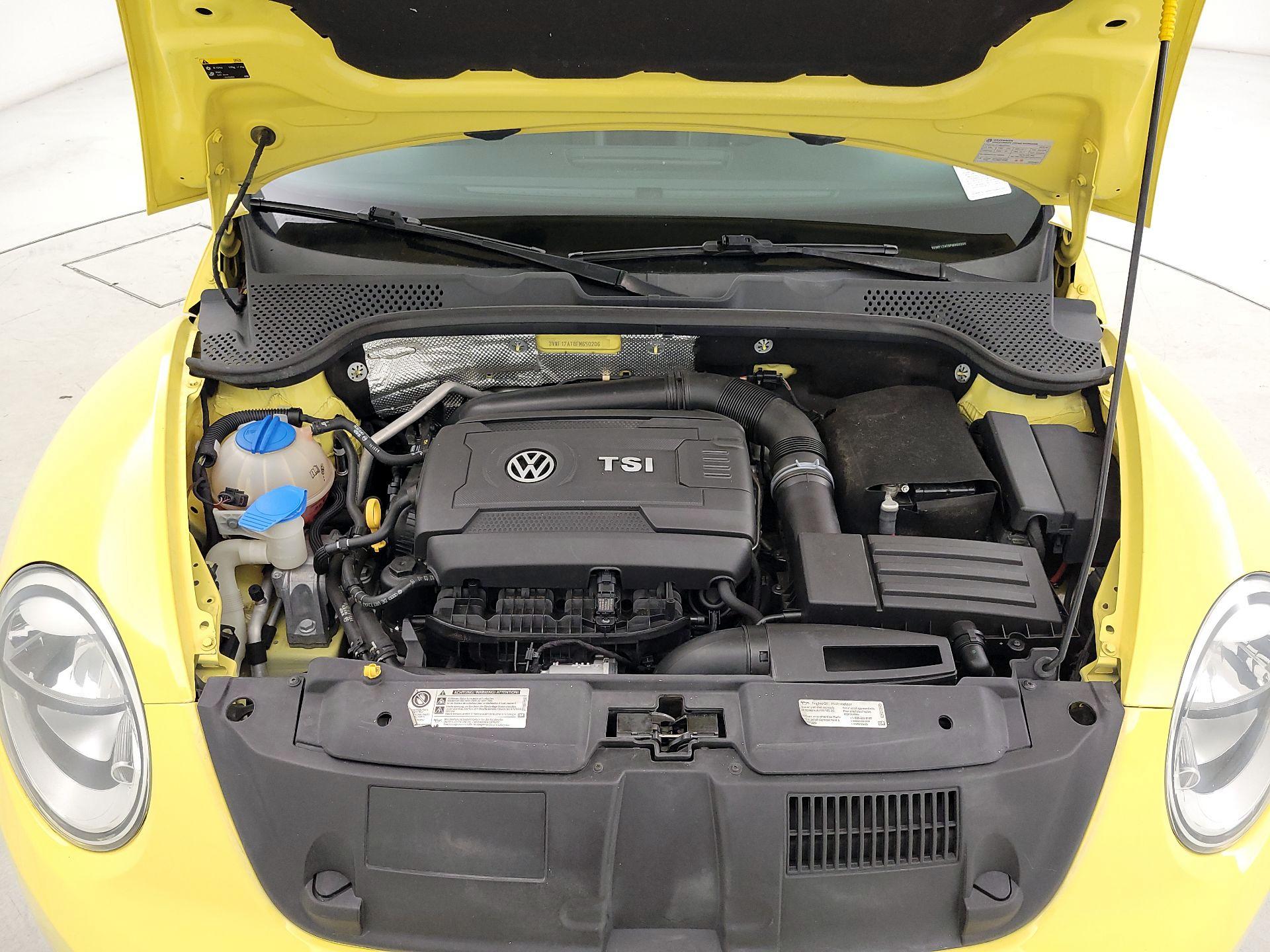 Thumbnail: 2015 Volkswagen Beetle - 19