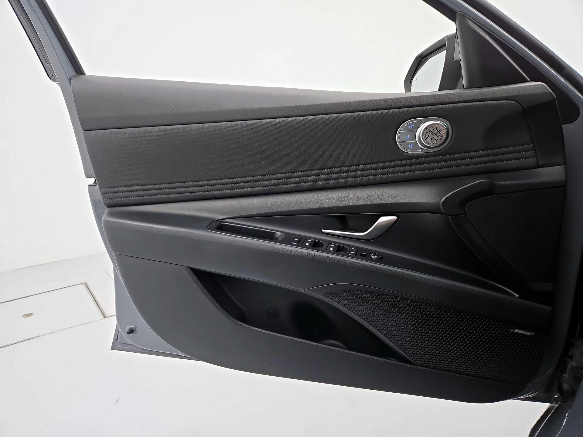 Thumbnail: 2022 Hyundai Elantra - 12