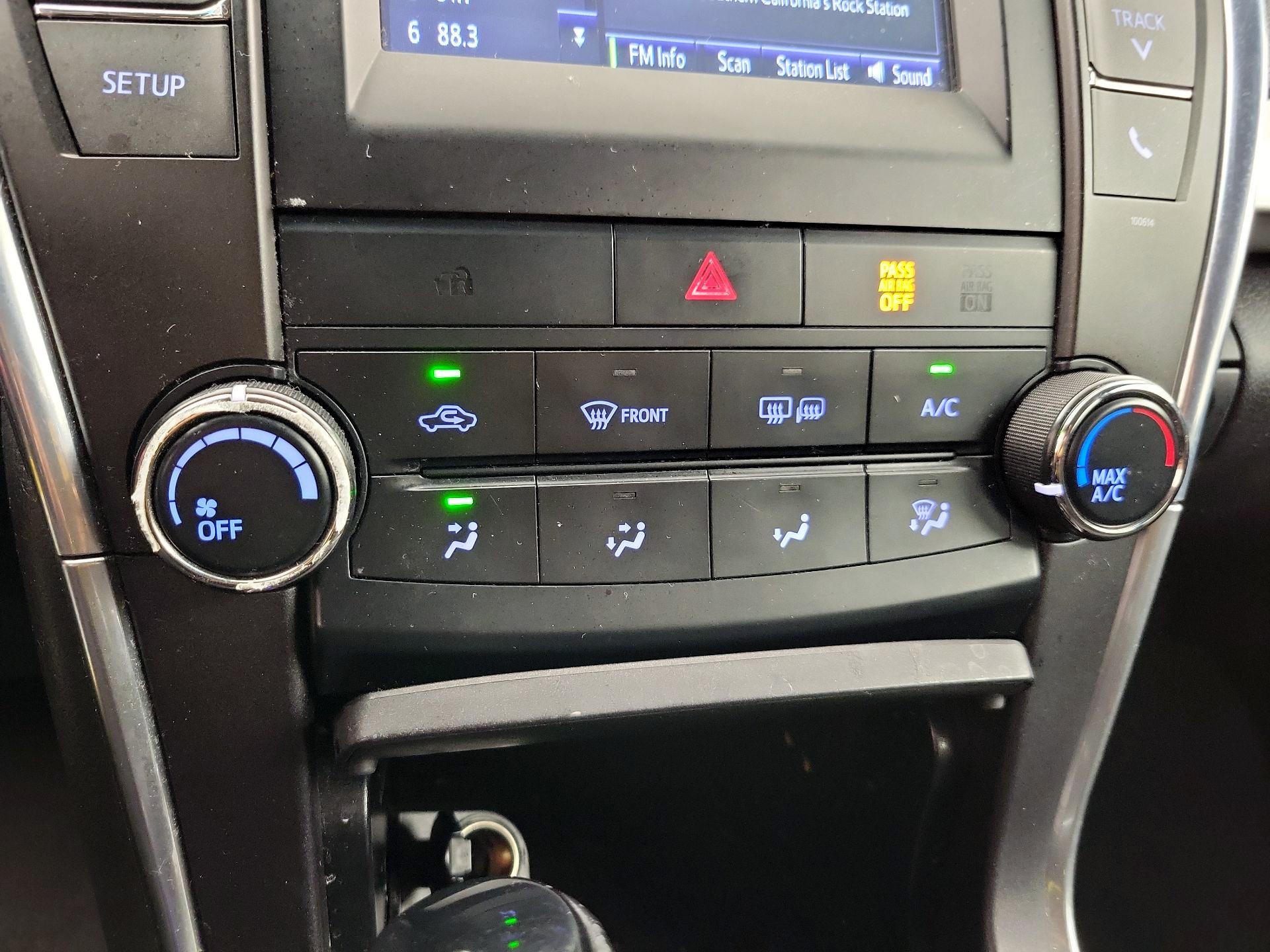 Thumbnail: 2016 Toyota Camry - 16