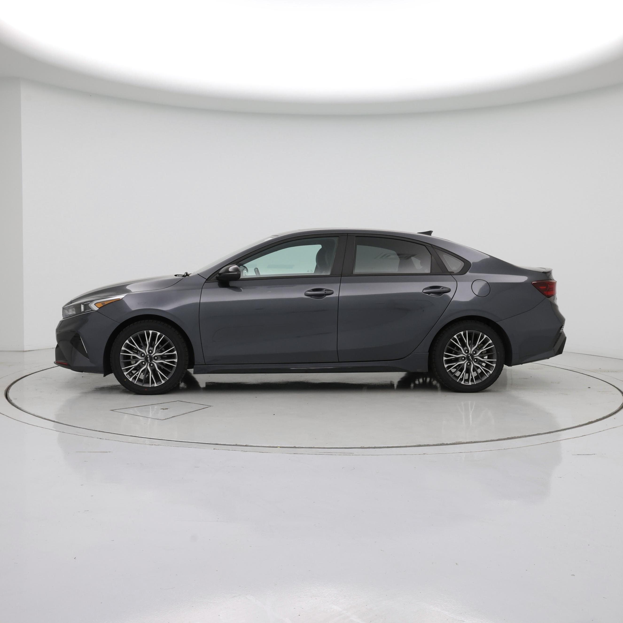 Thumbnail: 2022 Kia Forte - 3