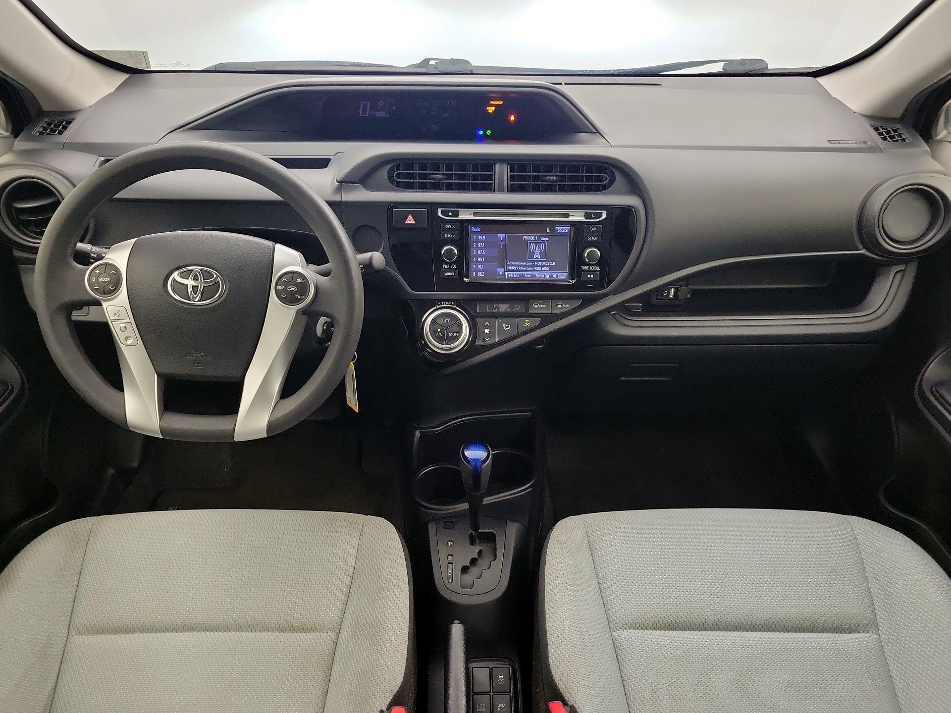 Thumbnail: 2016 Toyota Prius c - 9