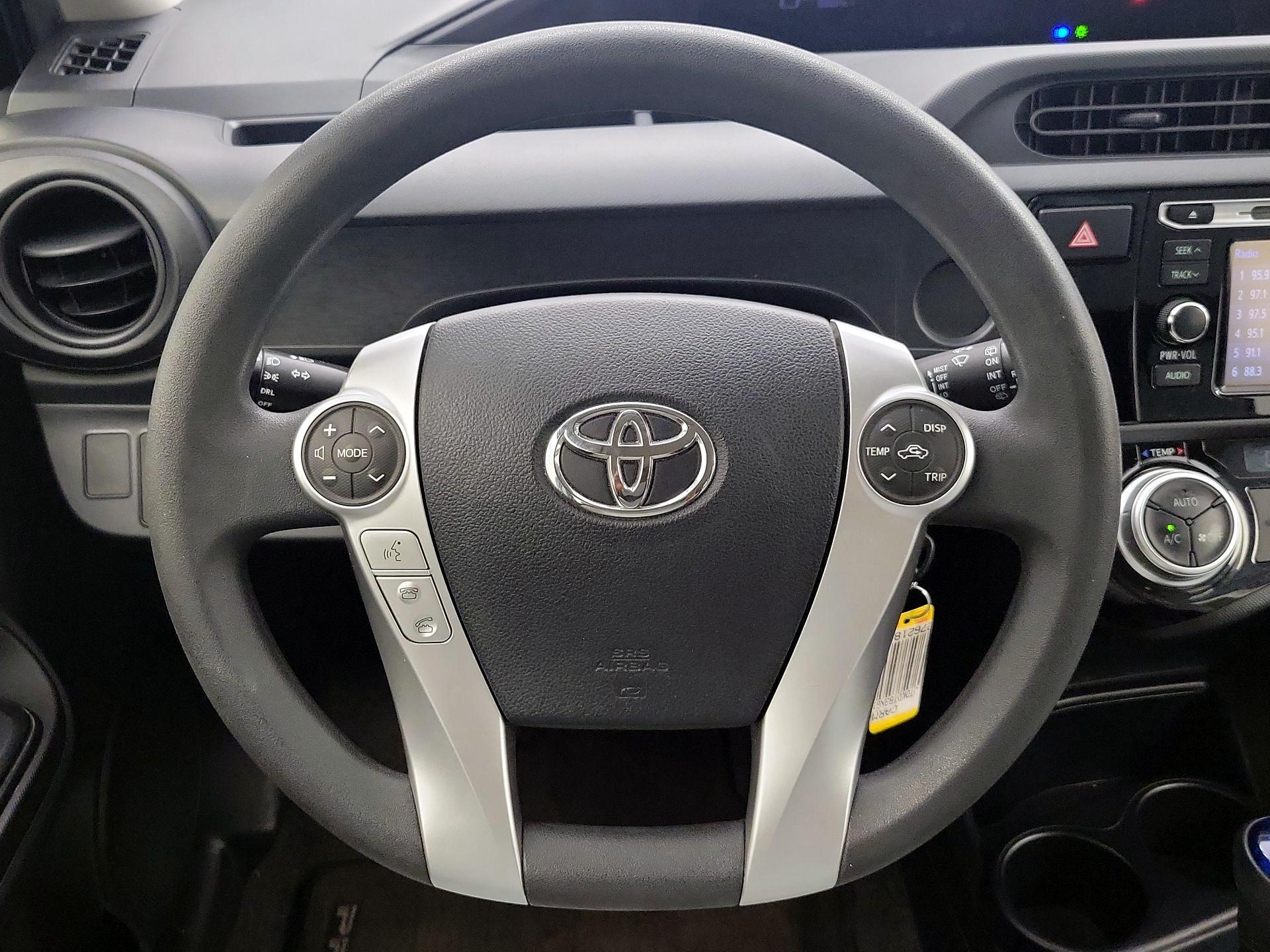 Thumbnail: 2016 Toyota Prius c - 10