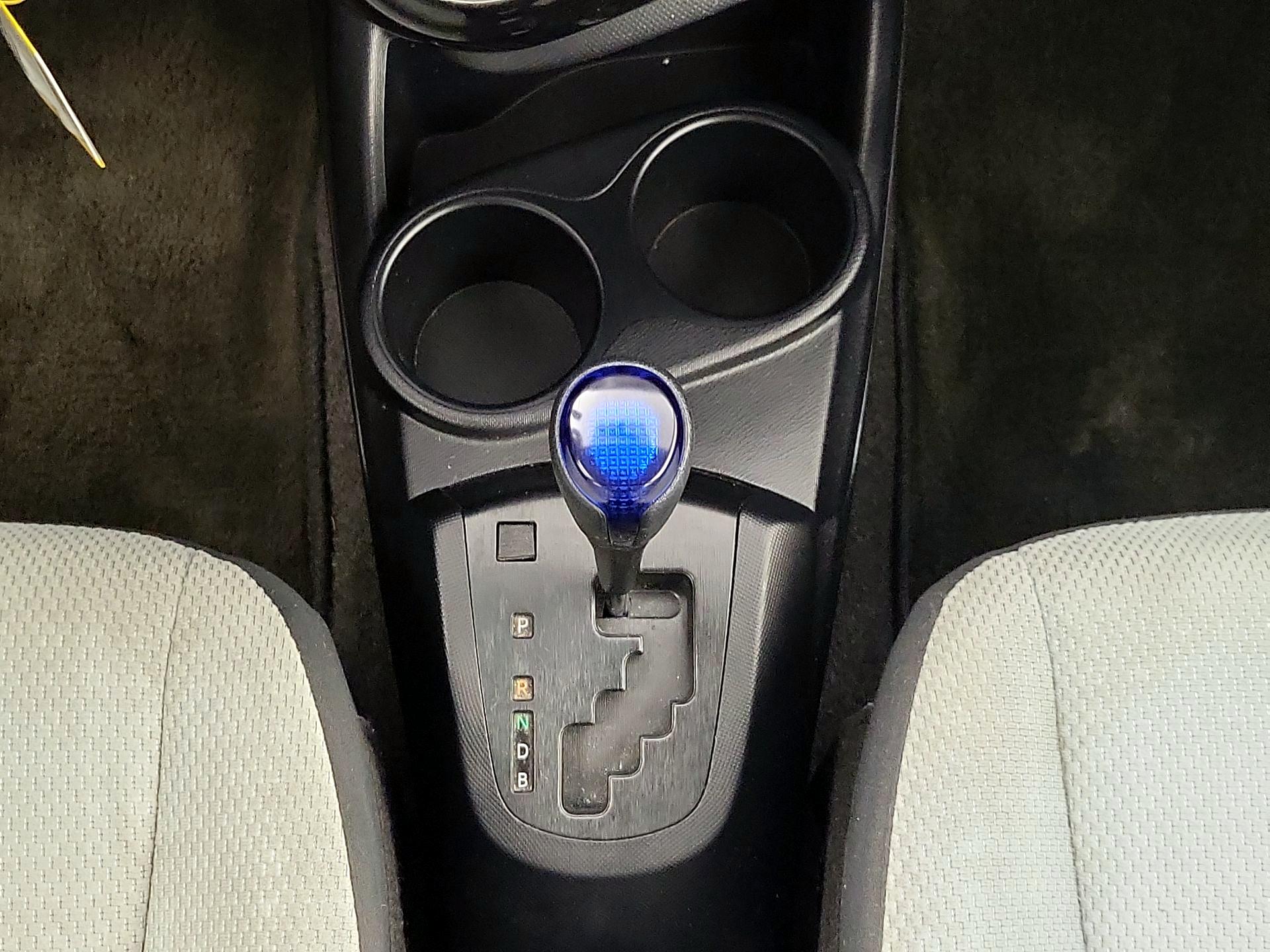 Thumbnail: 2016 Toyota Prius c - 16