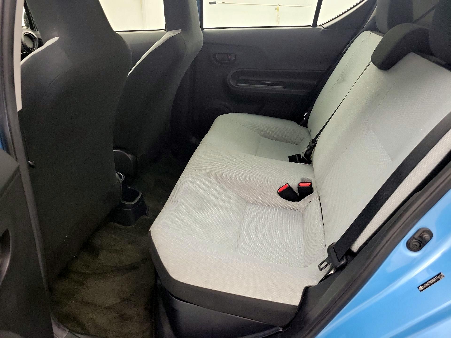 Thumbnail: 2016 Toyota Prius c - 18