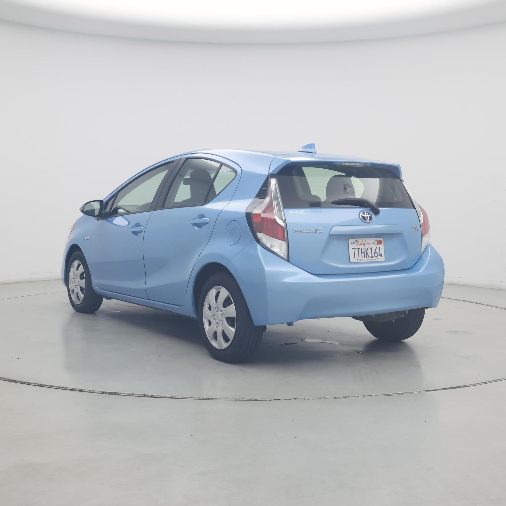 Thumbnail: 2016 Toyota Prius c - 2
