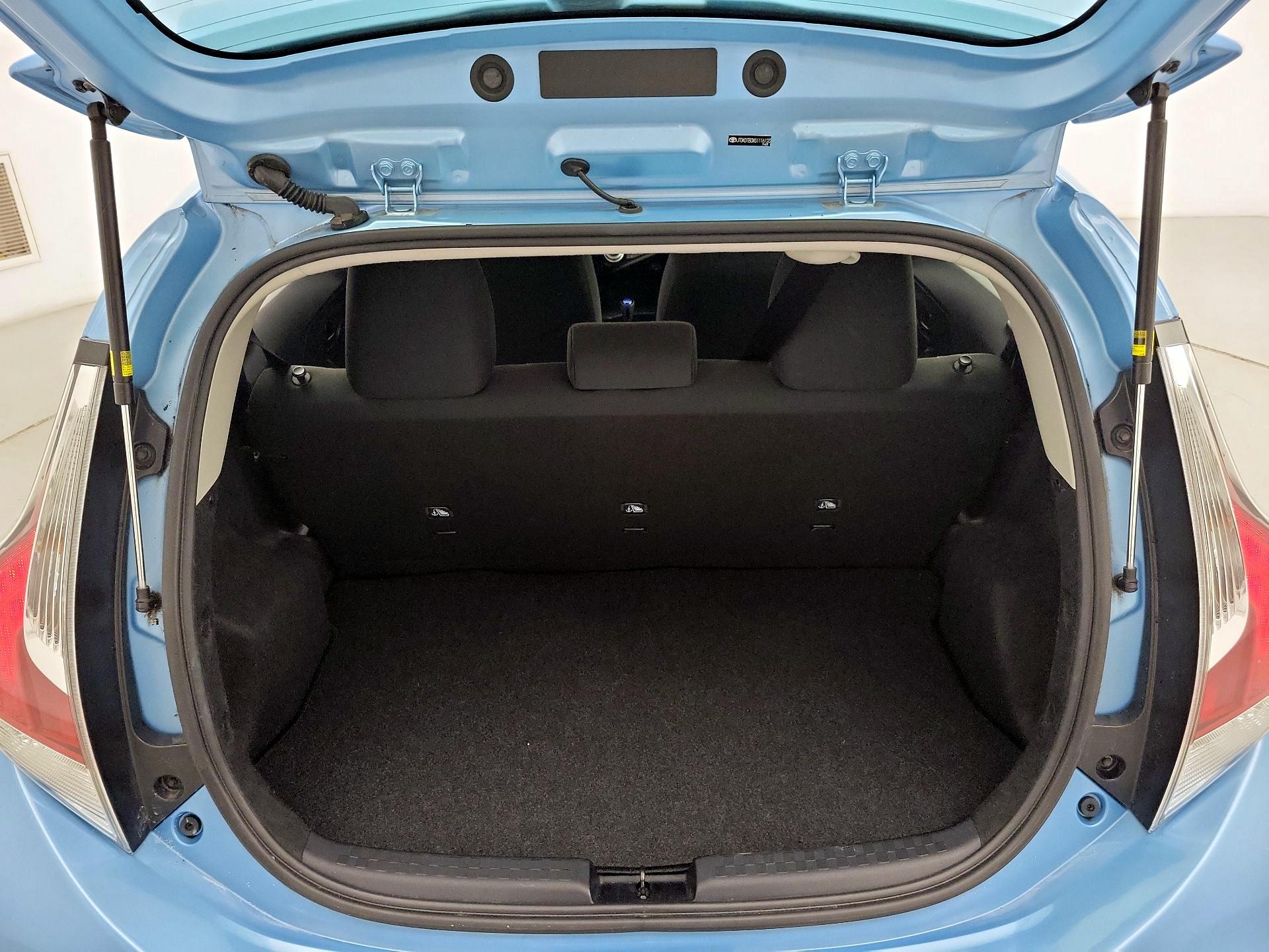 Thumbnail: 2016 Toyota Prius c - 19