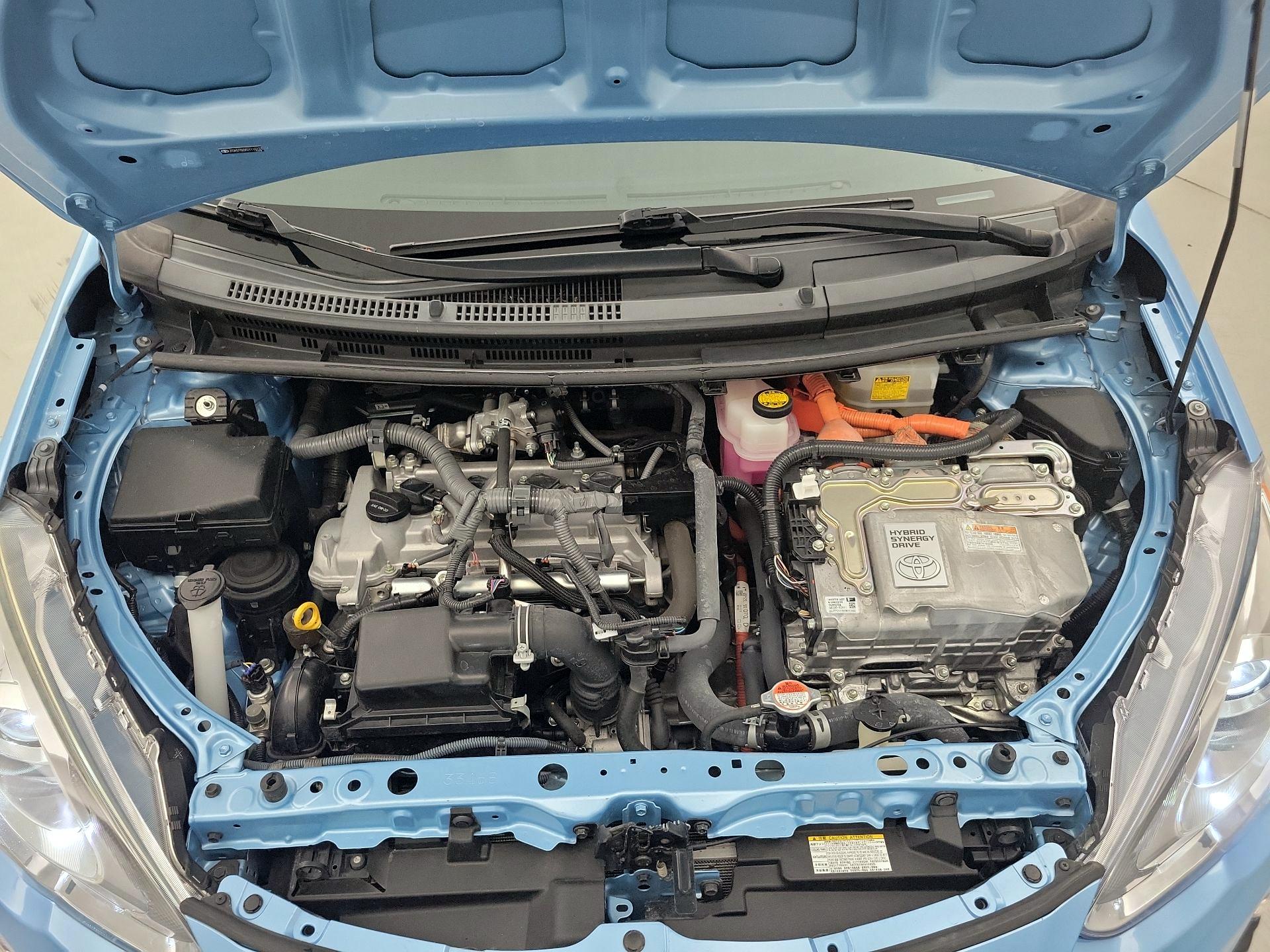 Thumbnail: 2016 Toyota Prius c - 20