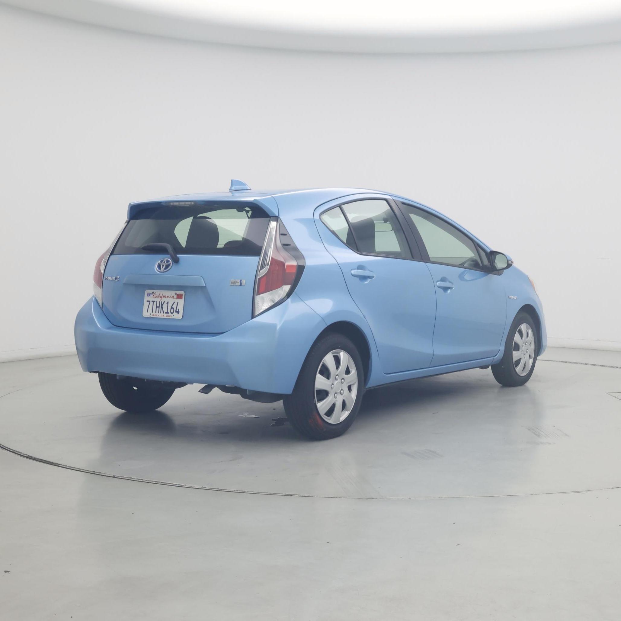 Thumbnail: 2016 Toyota Prius c - 8
