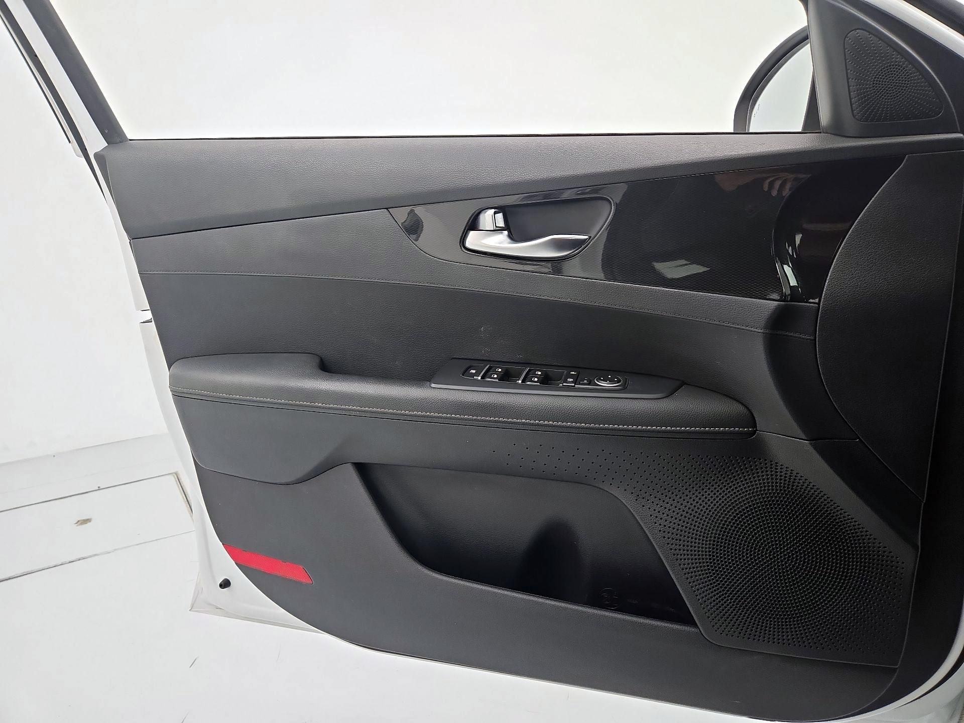 Thumbnail: 2022 Kia Forte - 12