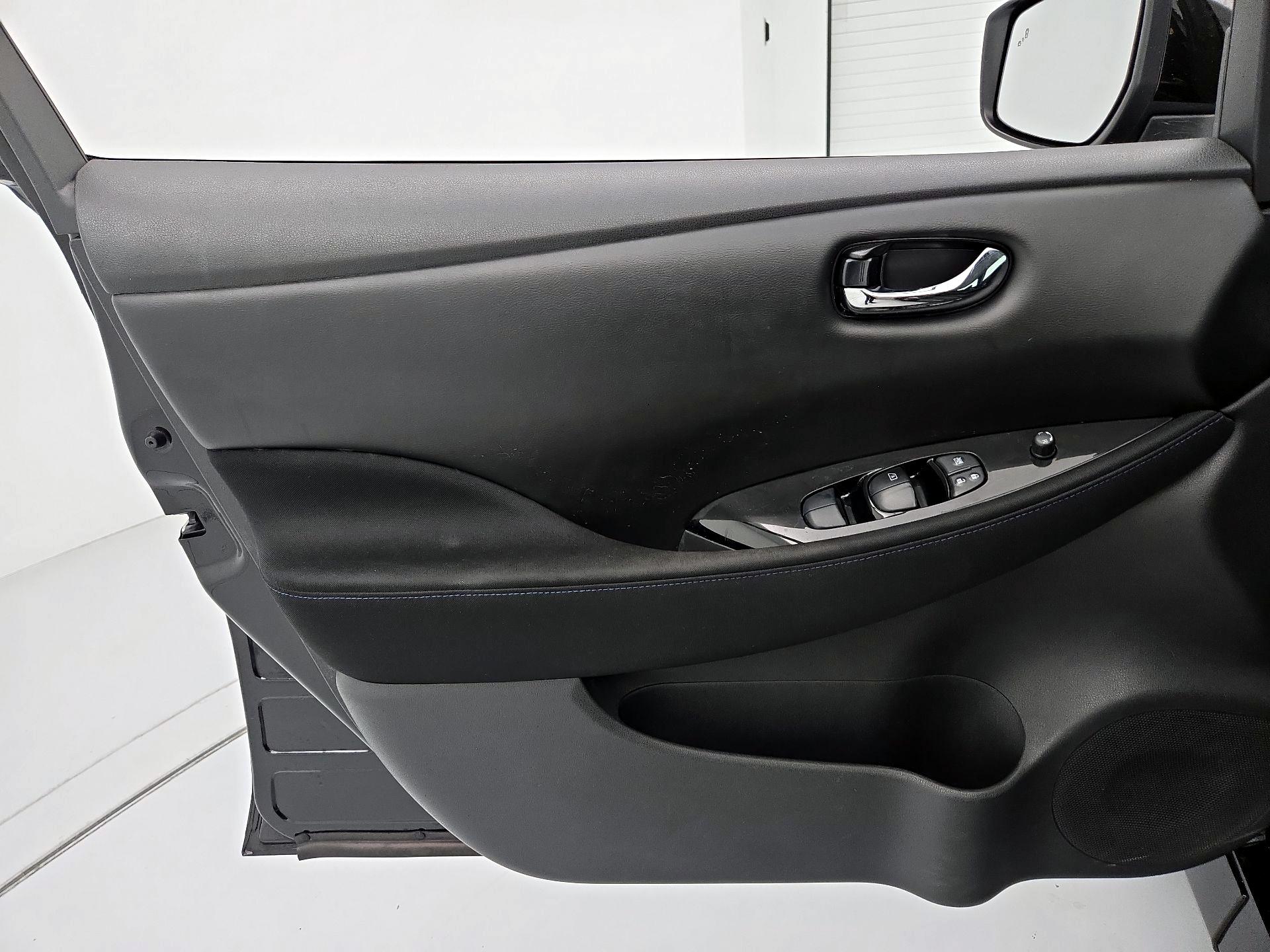 Thumbnail: 2019 Nissan Leaf - 12