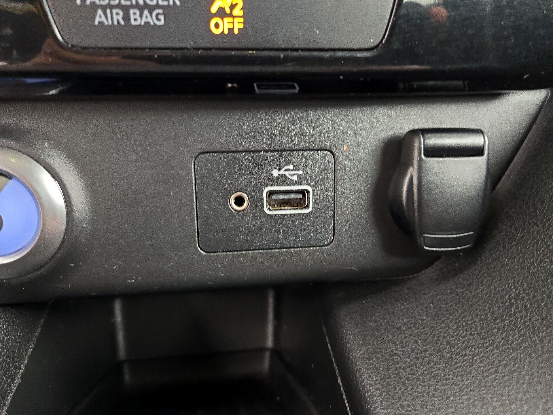 Thumbnail: 2019 Nissan Leaf - 18