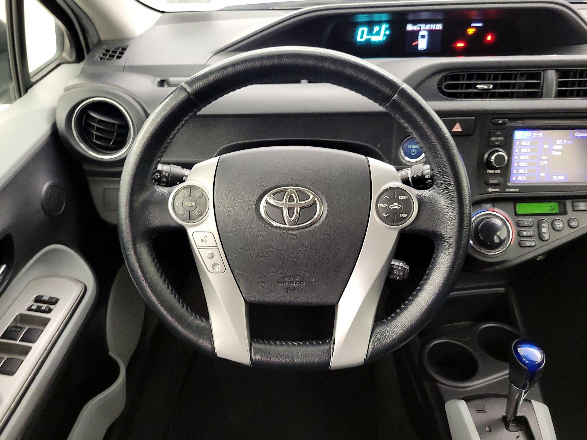 Thumbnail: 2013 Toyota Prius c - 10