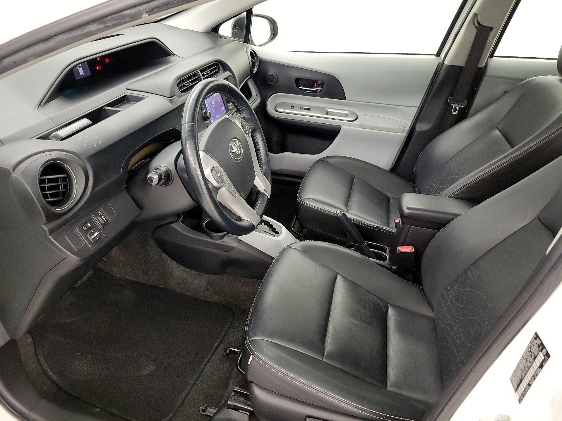 Thumbnail: 2013 Toyota Prius c - 11