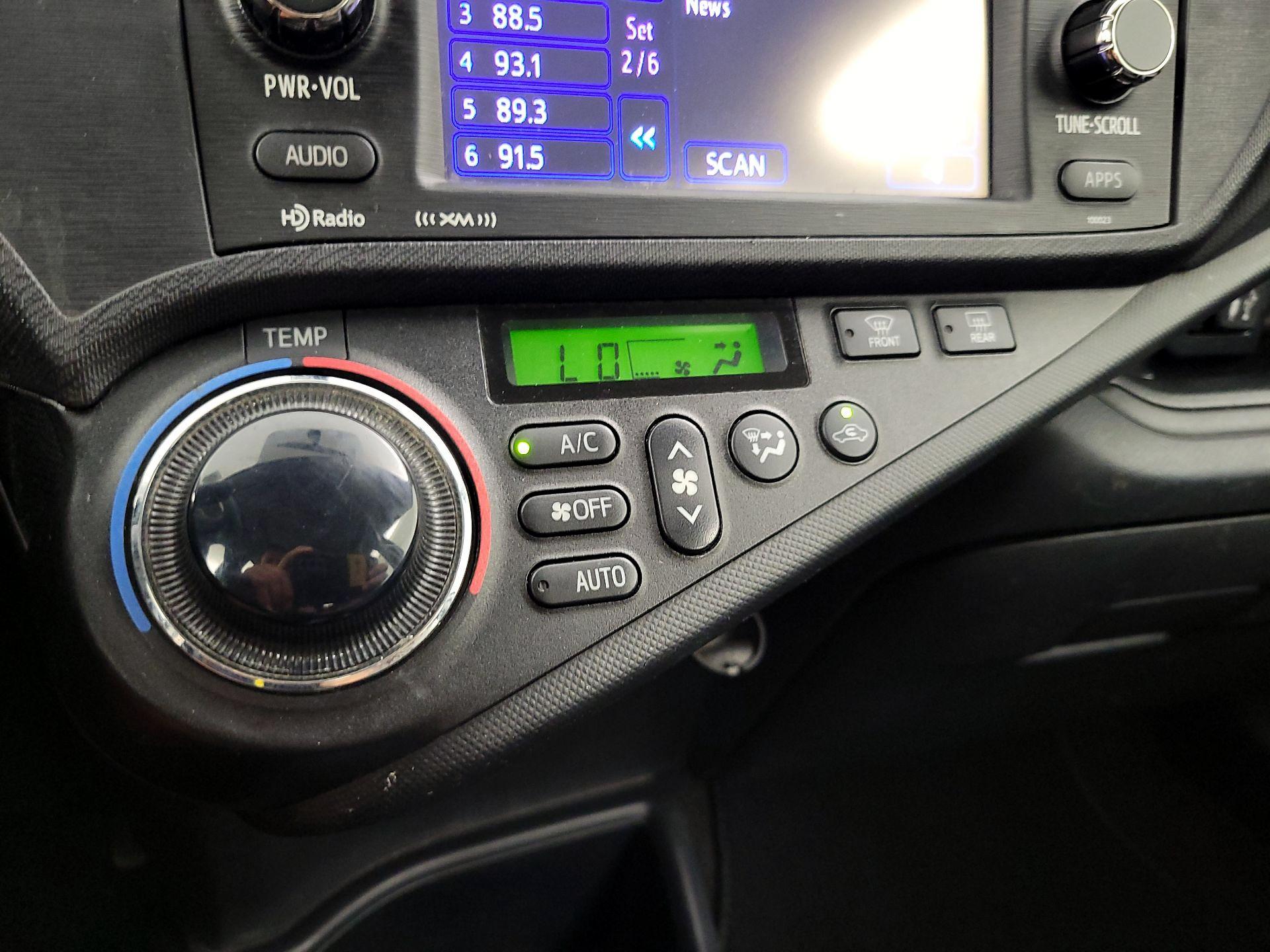 Thumbnail: 2013 Toyota Prius c - 16