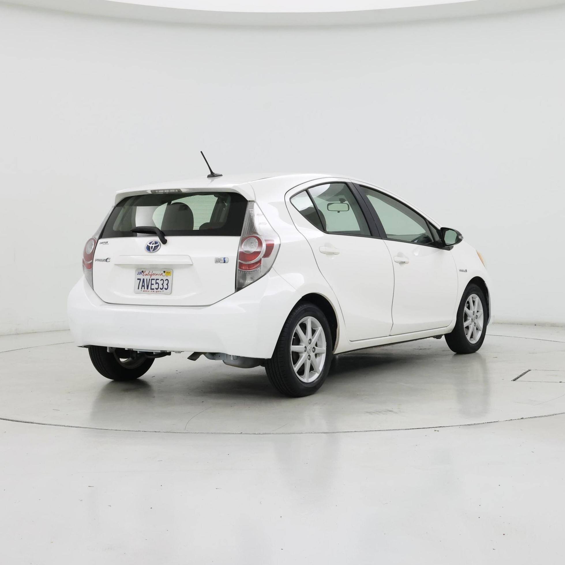 Thumbnail: 2013 Toyota Prius c - 8