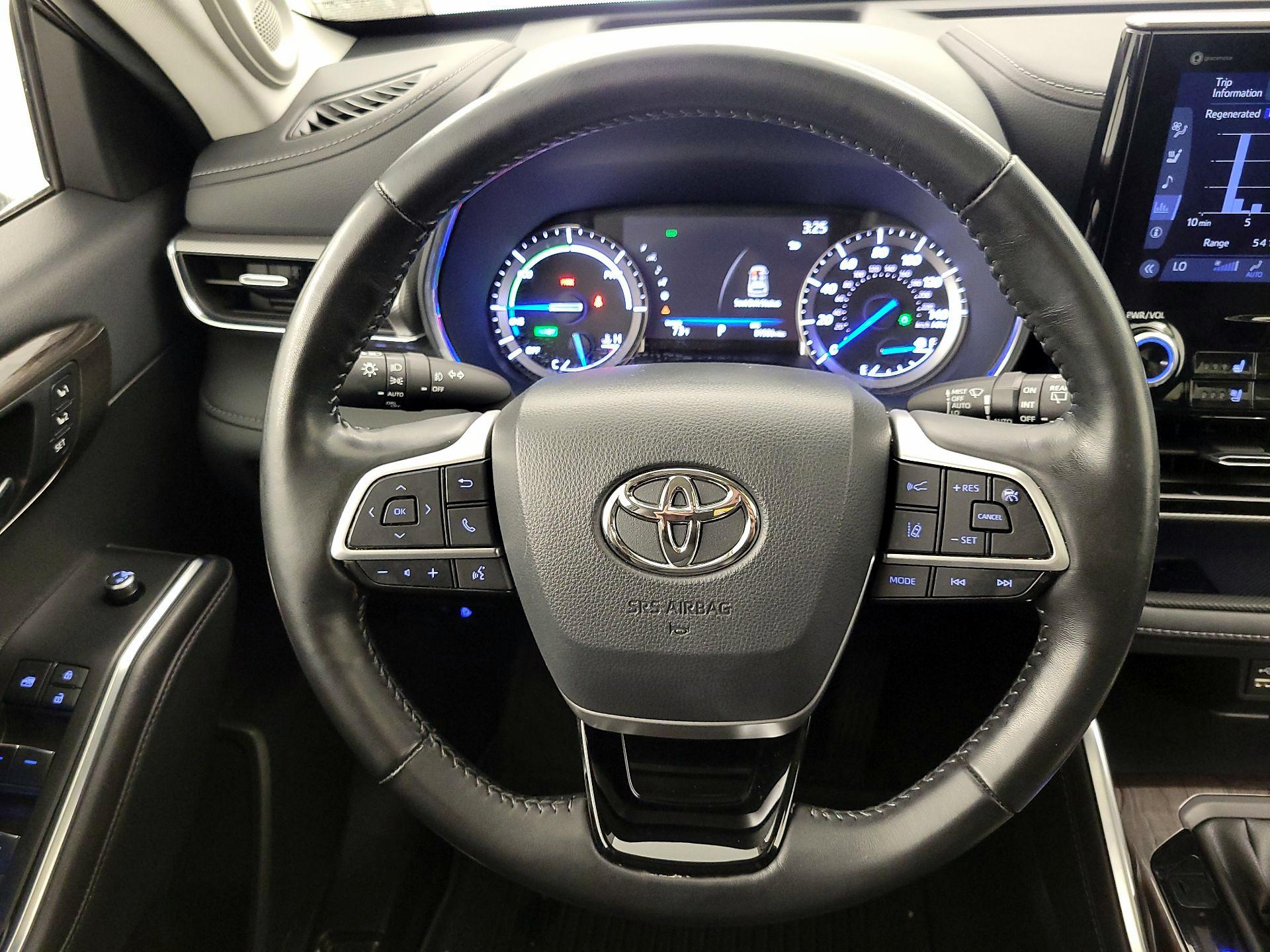 Thumbnail: 2022 Toyota Highlander - 10