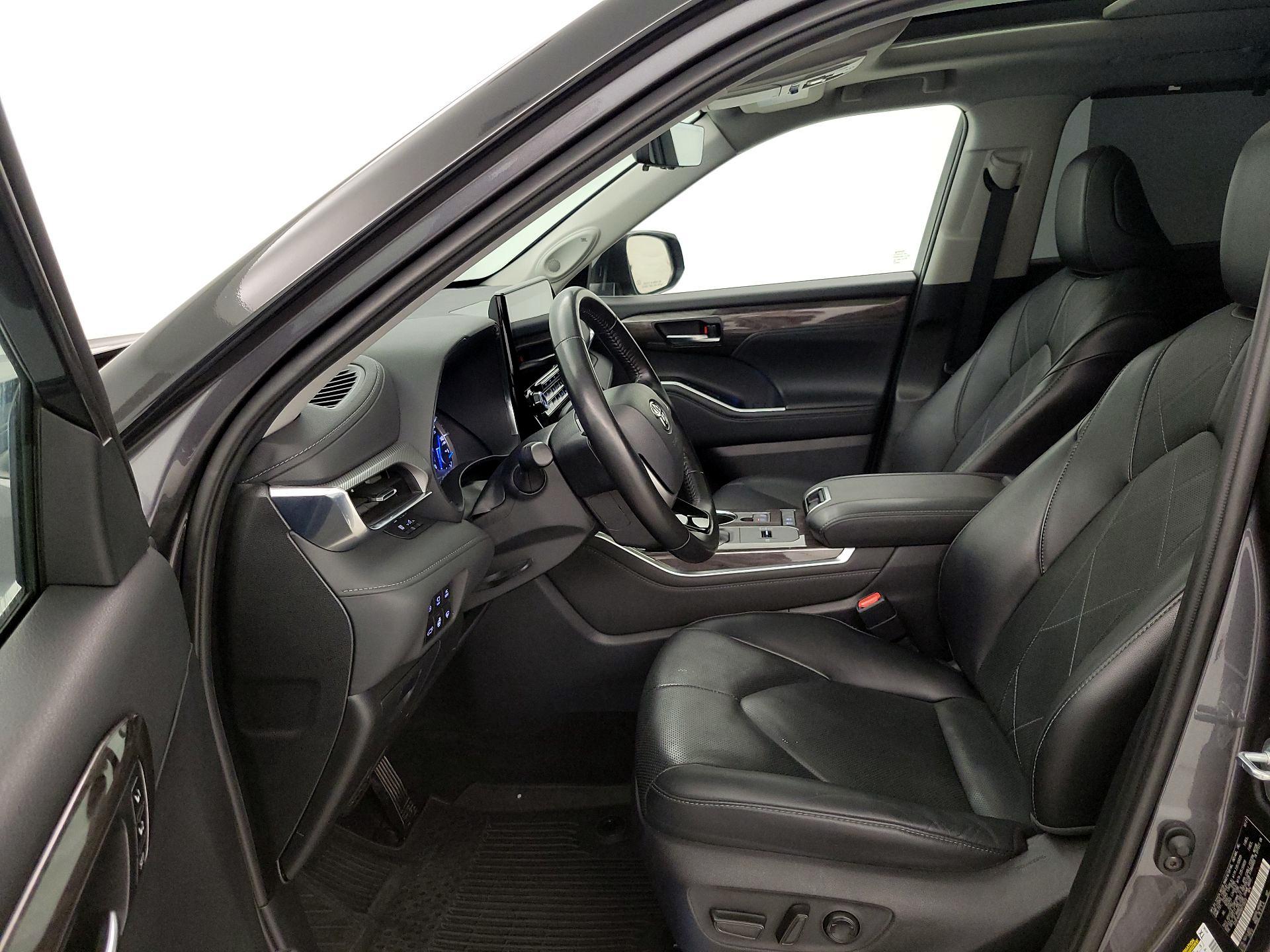 Thumbnail: 2022 Toyota Highlander - 11