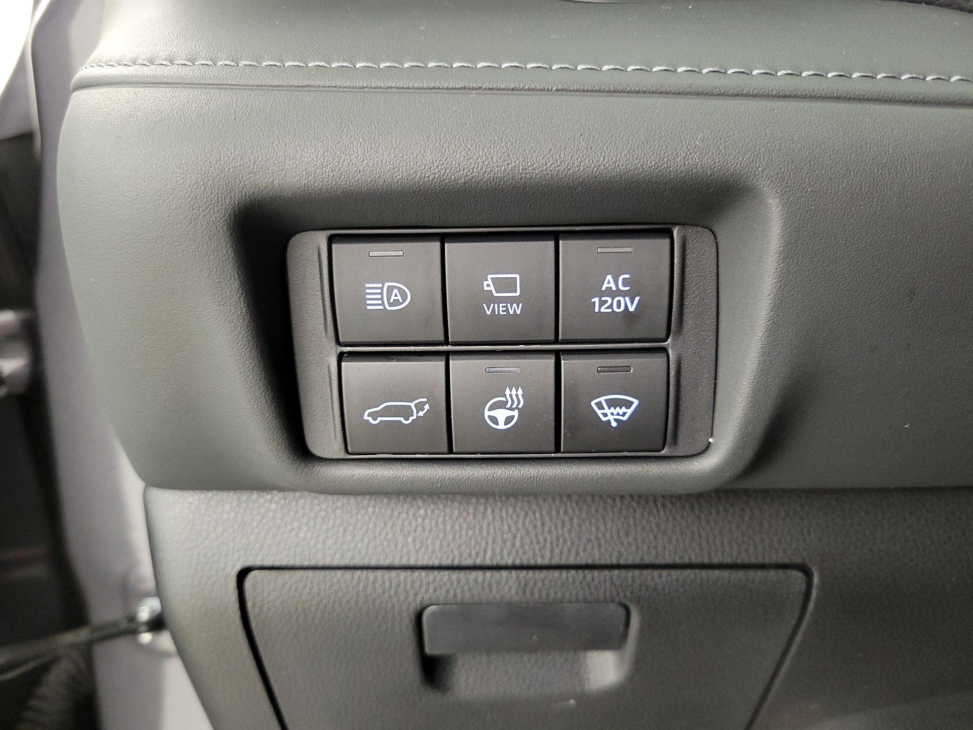Thumbnail: 2022 Toyota Highlander - 13