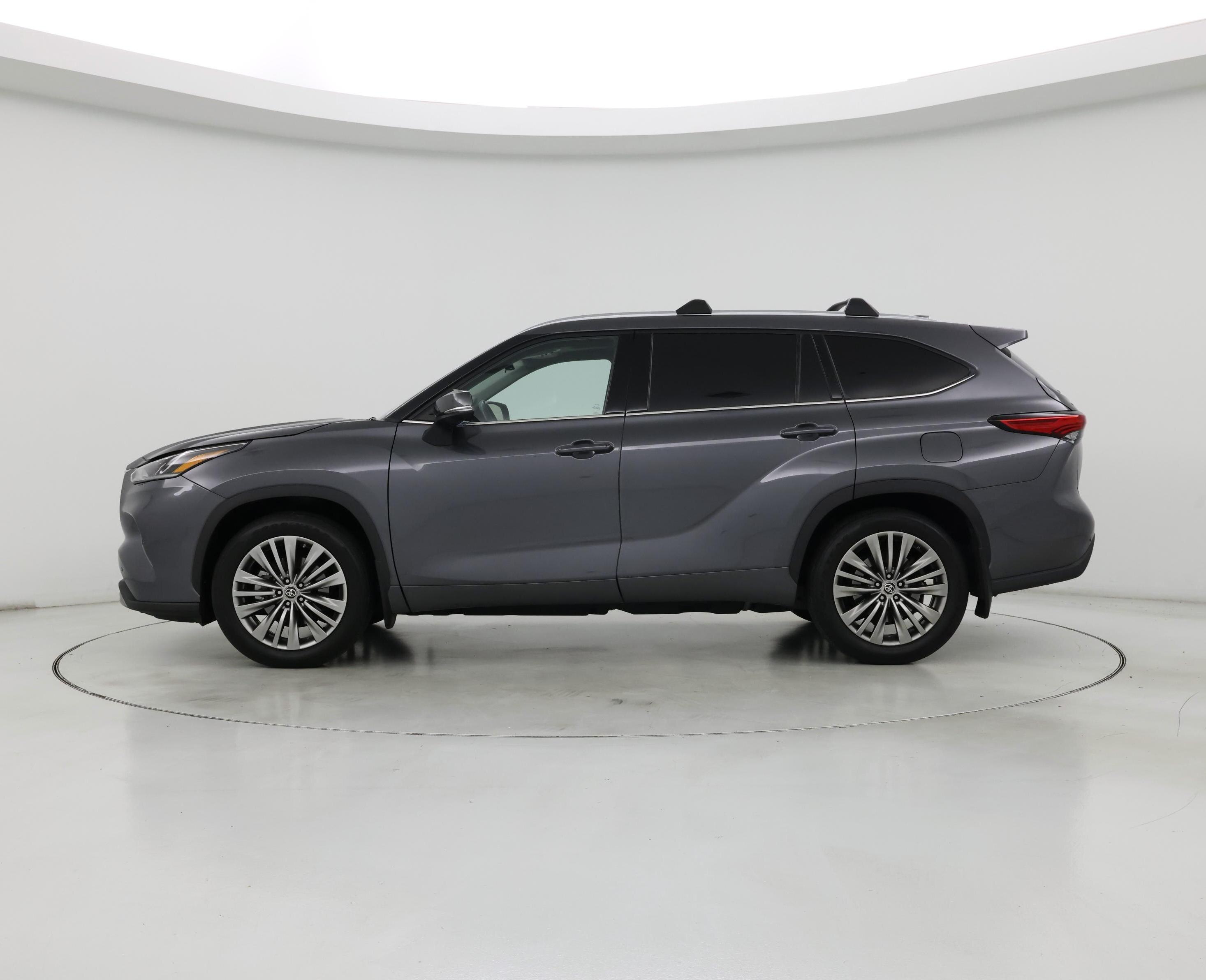 Thumbnail: 2022 Toyota Highlander - 3
