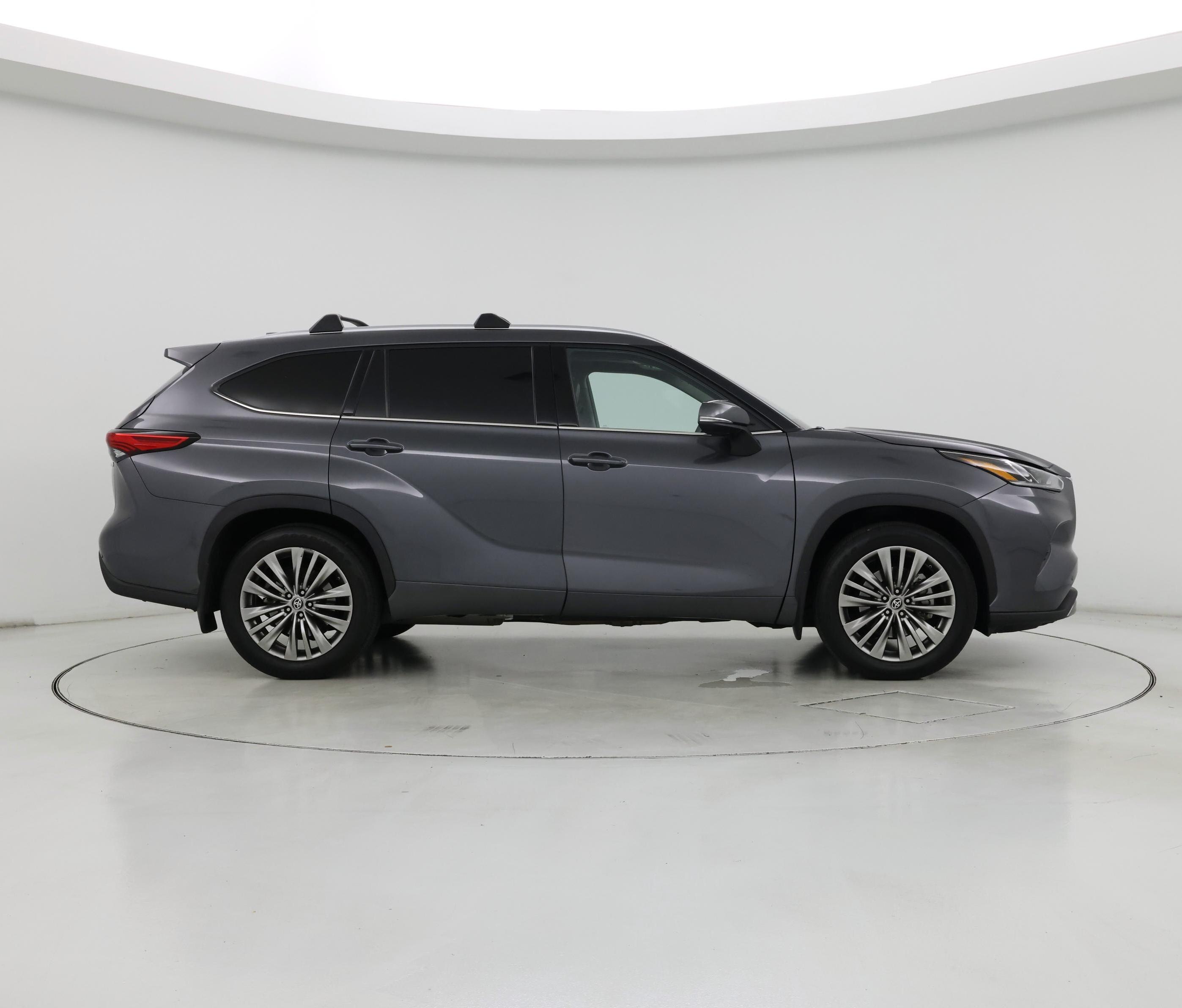 Thumbnail: 2022 Toyota Highlander - 7
