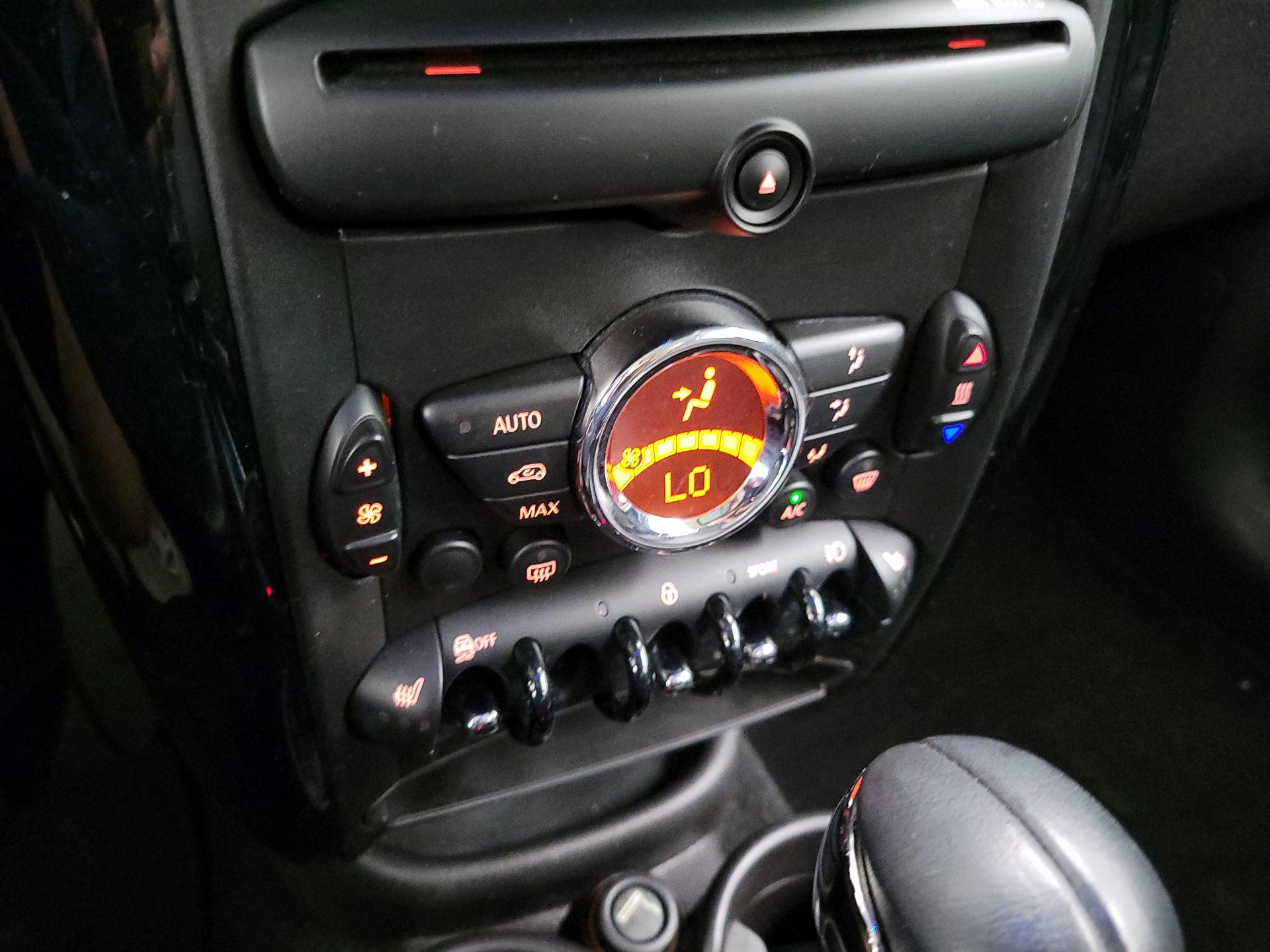 Thumbnail: 2014 MINI Cooper Countryman - 14
