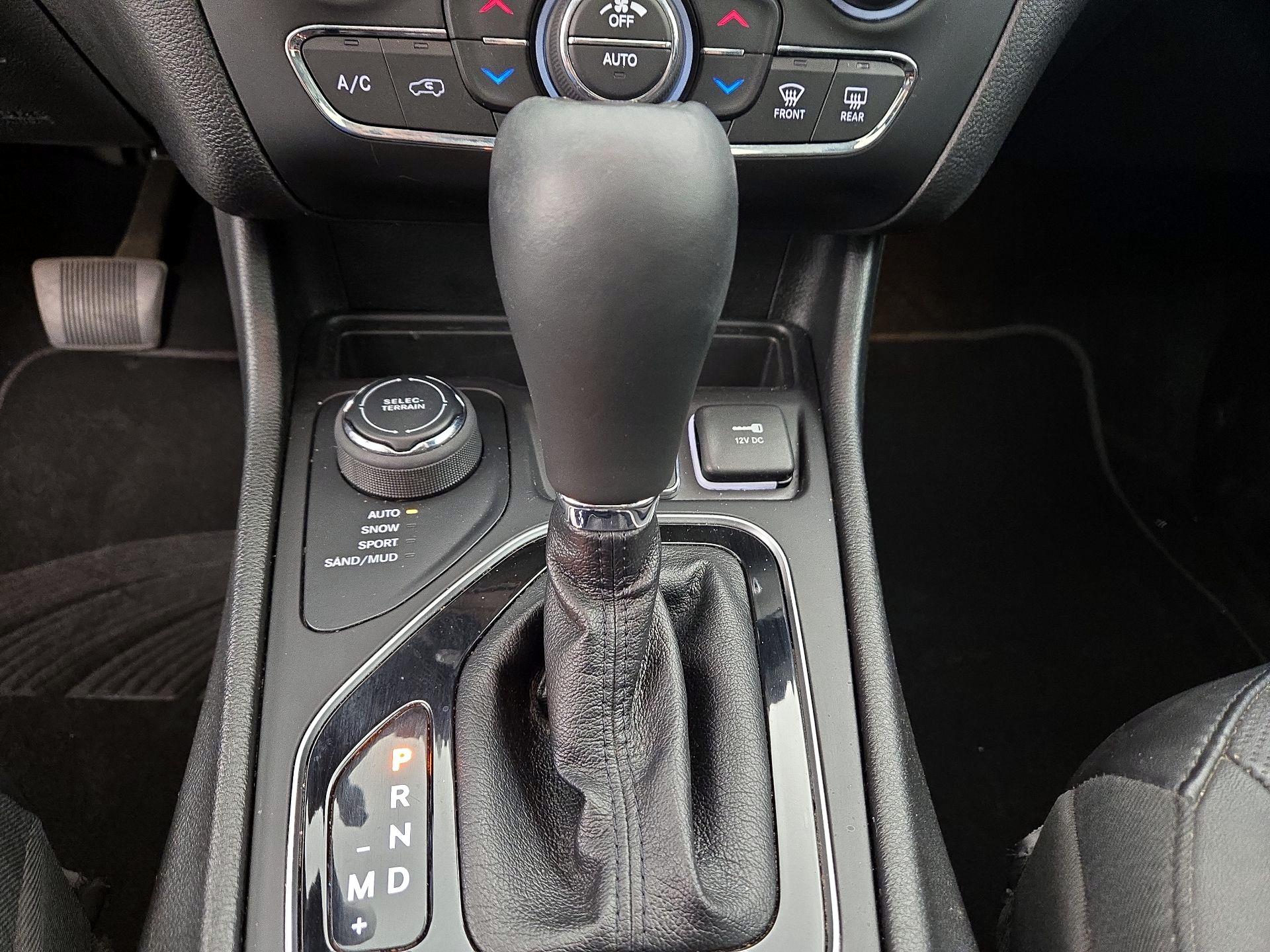 Thumbnail: 2021 Jeep Cherokee - 17