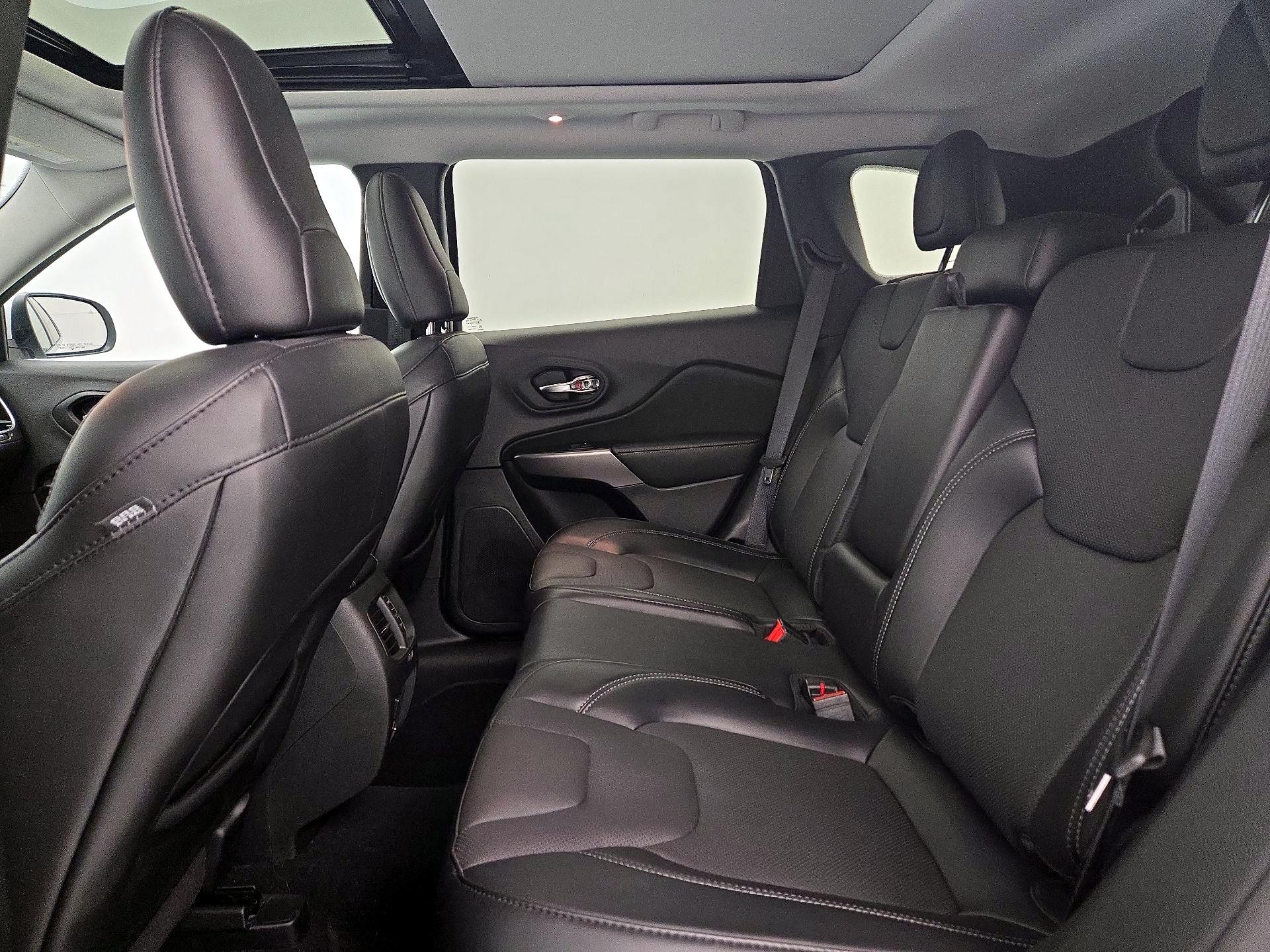 Thumbnail: 2021 Jeep Cherokee - 20