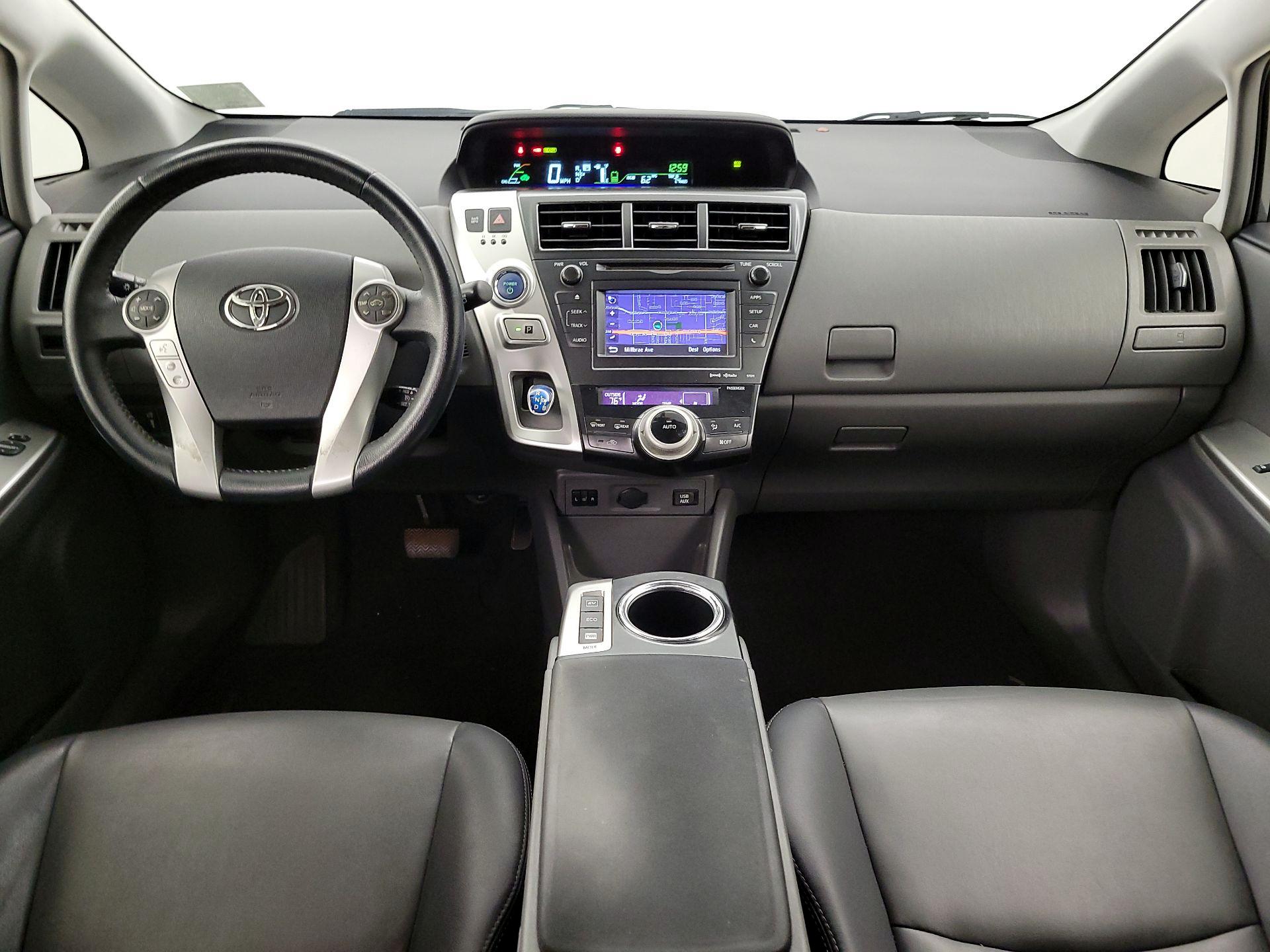 Thumbnail: 2014 Toyota Prius v - 9