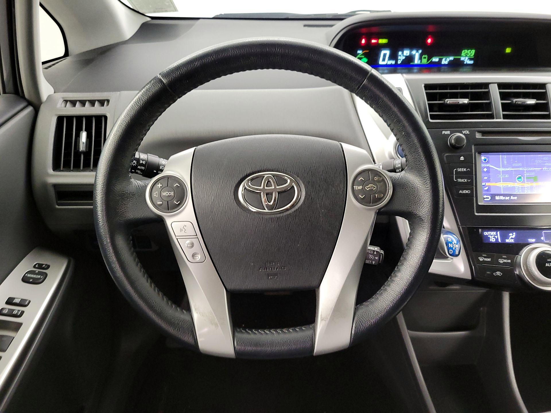 Thumbnail: 2014 Toyota Prius v - 10