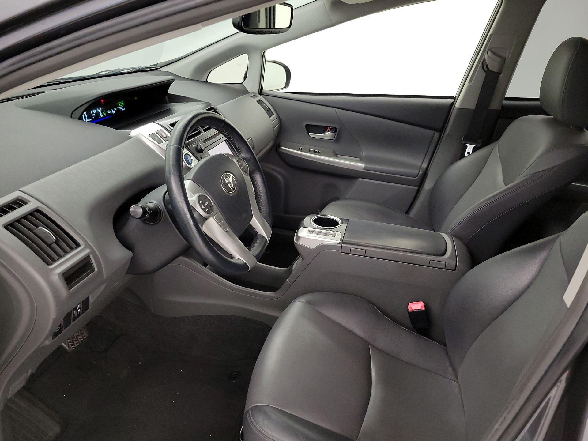 Thumbnail: 2014 Toyota Prius v - 11