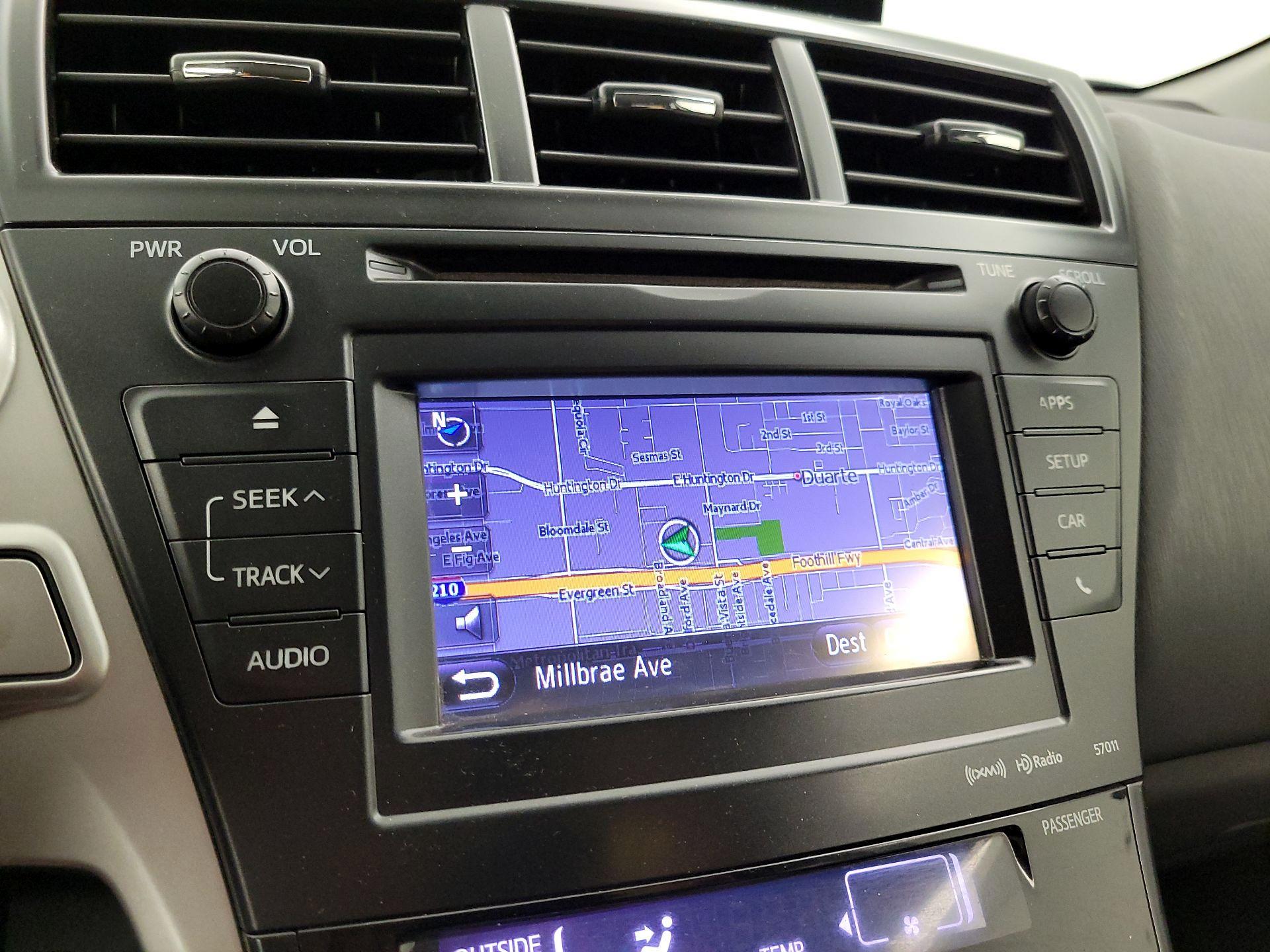 Thumbnail: 2014 Toyota Prius v - 14