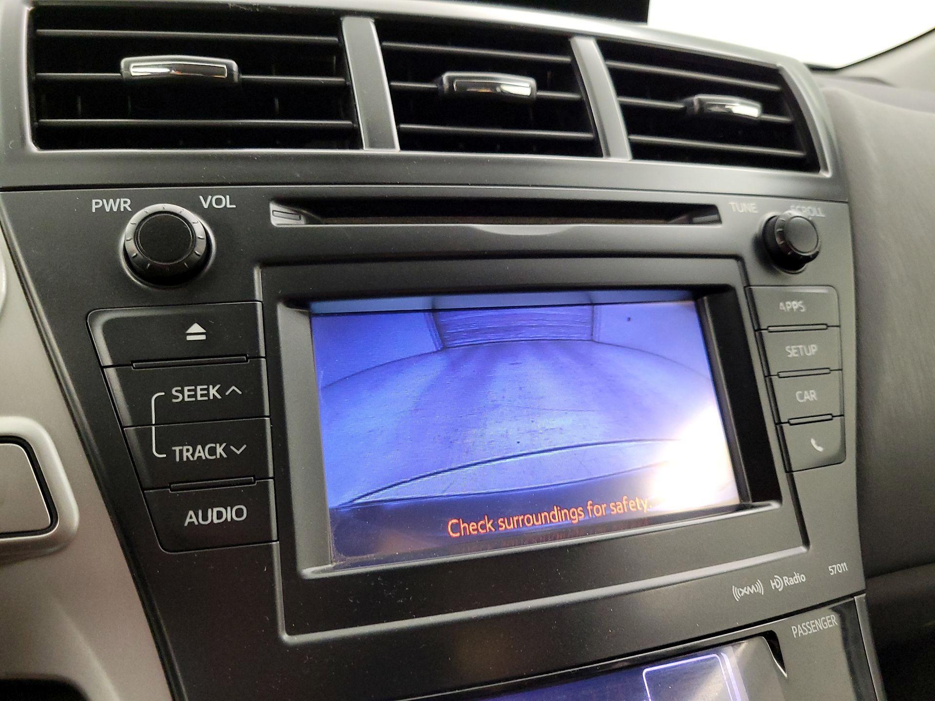 Thumbnail: 2014 Toyota Prius v - 15