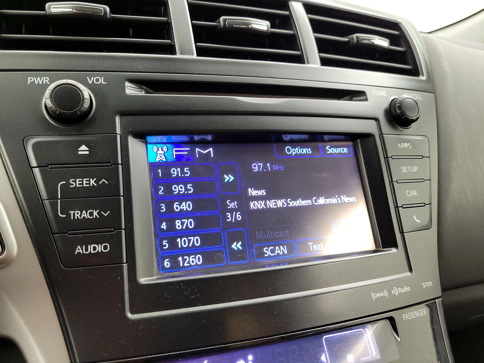 Thumbnail: 2014 Toyota Prius v - 16