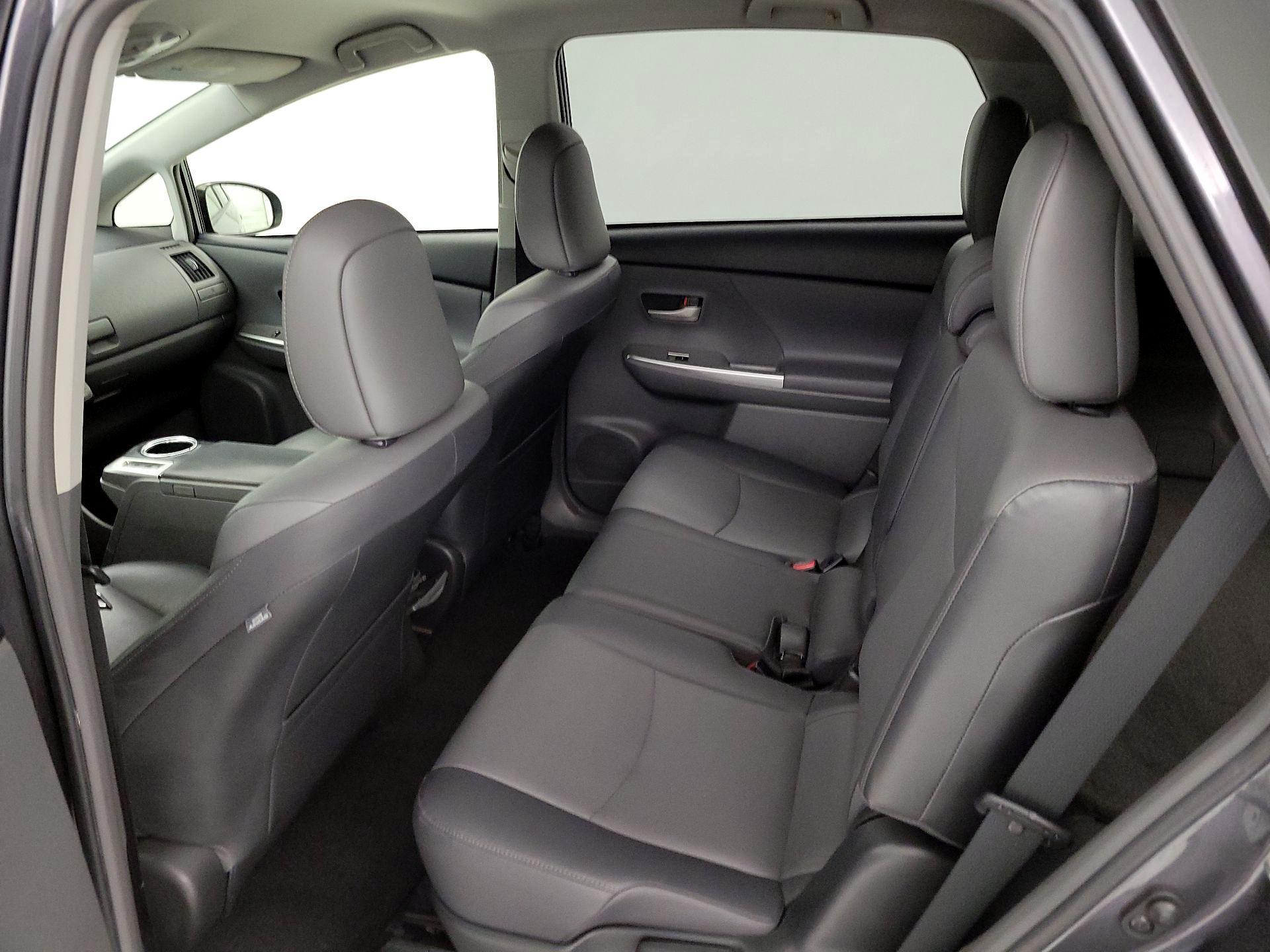 Thumbnail: 2014 Toyota Prius v - 20