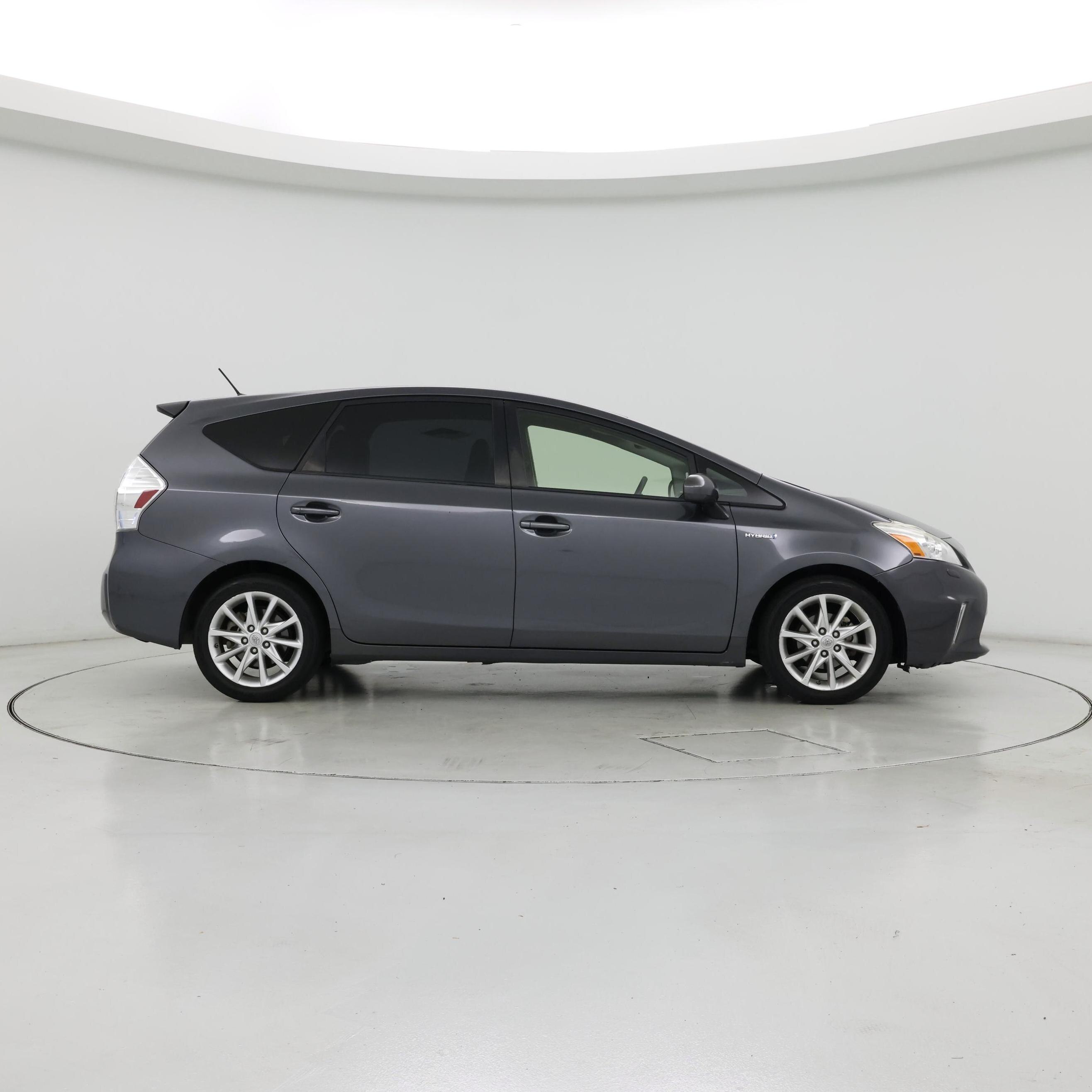 Thumbnail: 2014 Toyota Prius v - 7