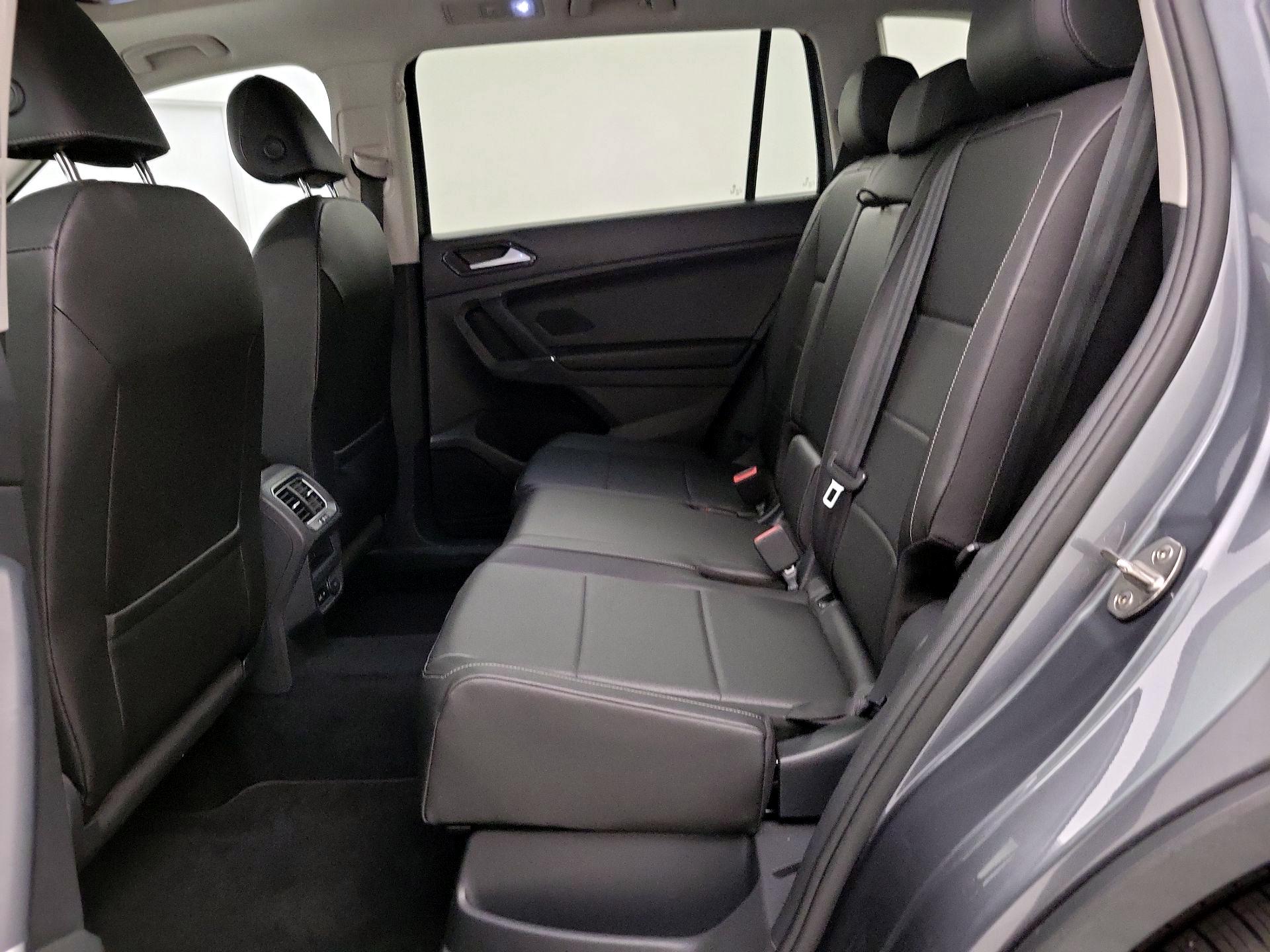 Thumbnail: 2018 Volkswagen Tiguan - 20