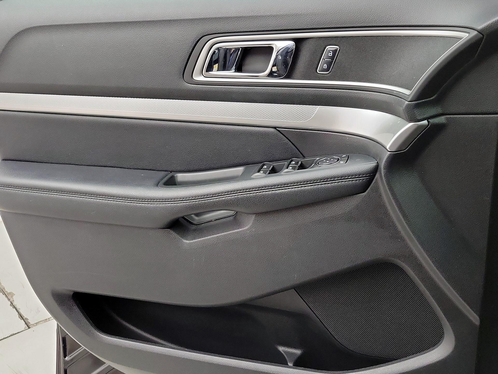 Thumbnail: 2017 Ford Explorer - 12