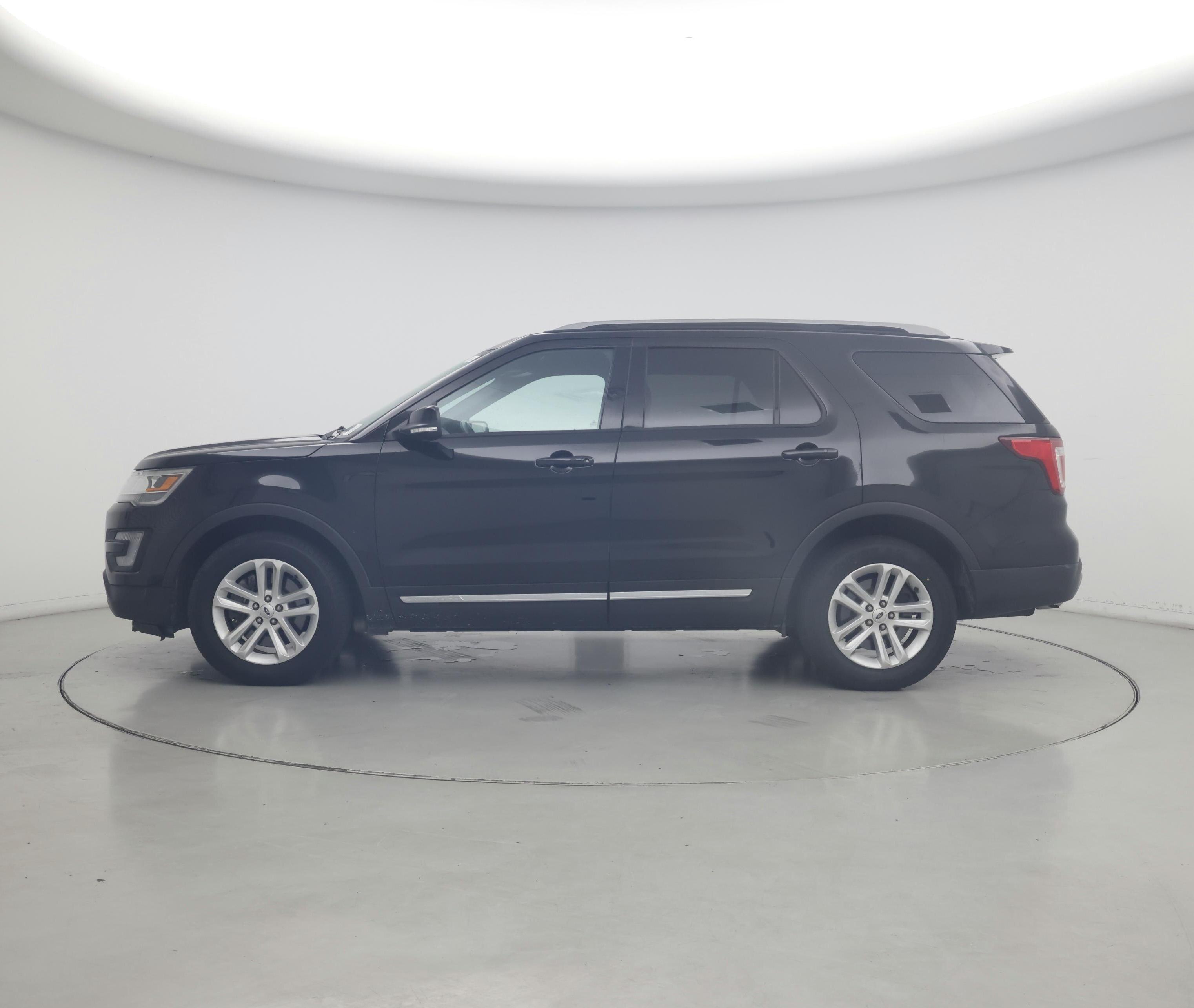 Thumbnail: 2017 Ford Explorer - 3