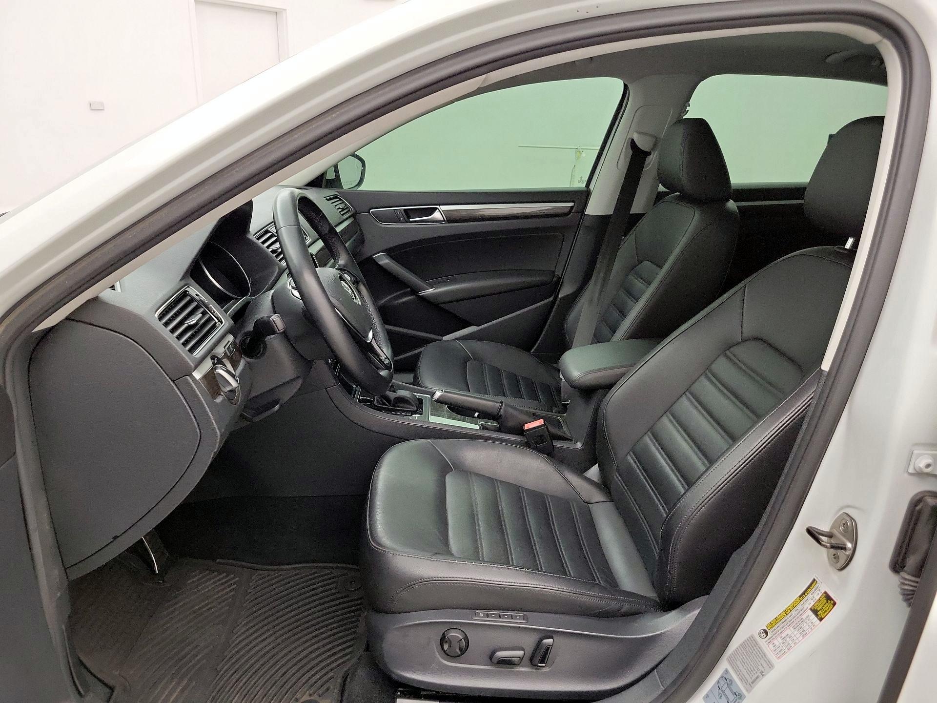 Thumbnail: 2016 Volkswagen Passat - 11