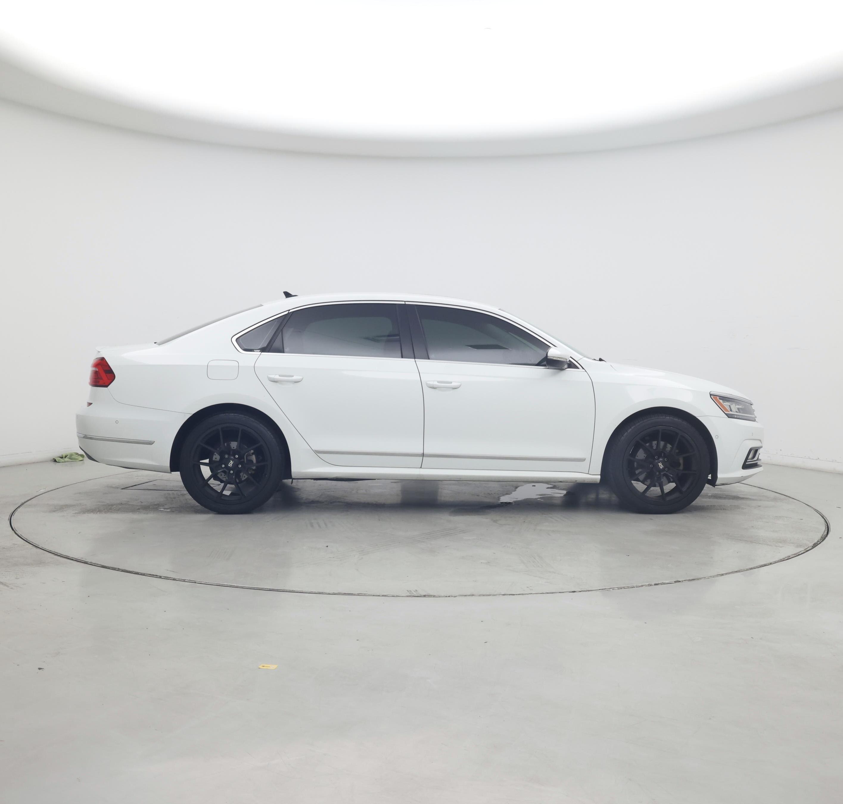 Thumbnail: 2016 Volkswagen Passat - 7