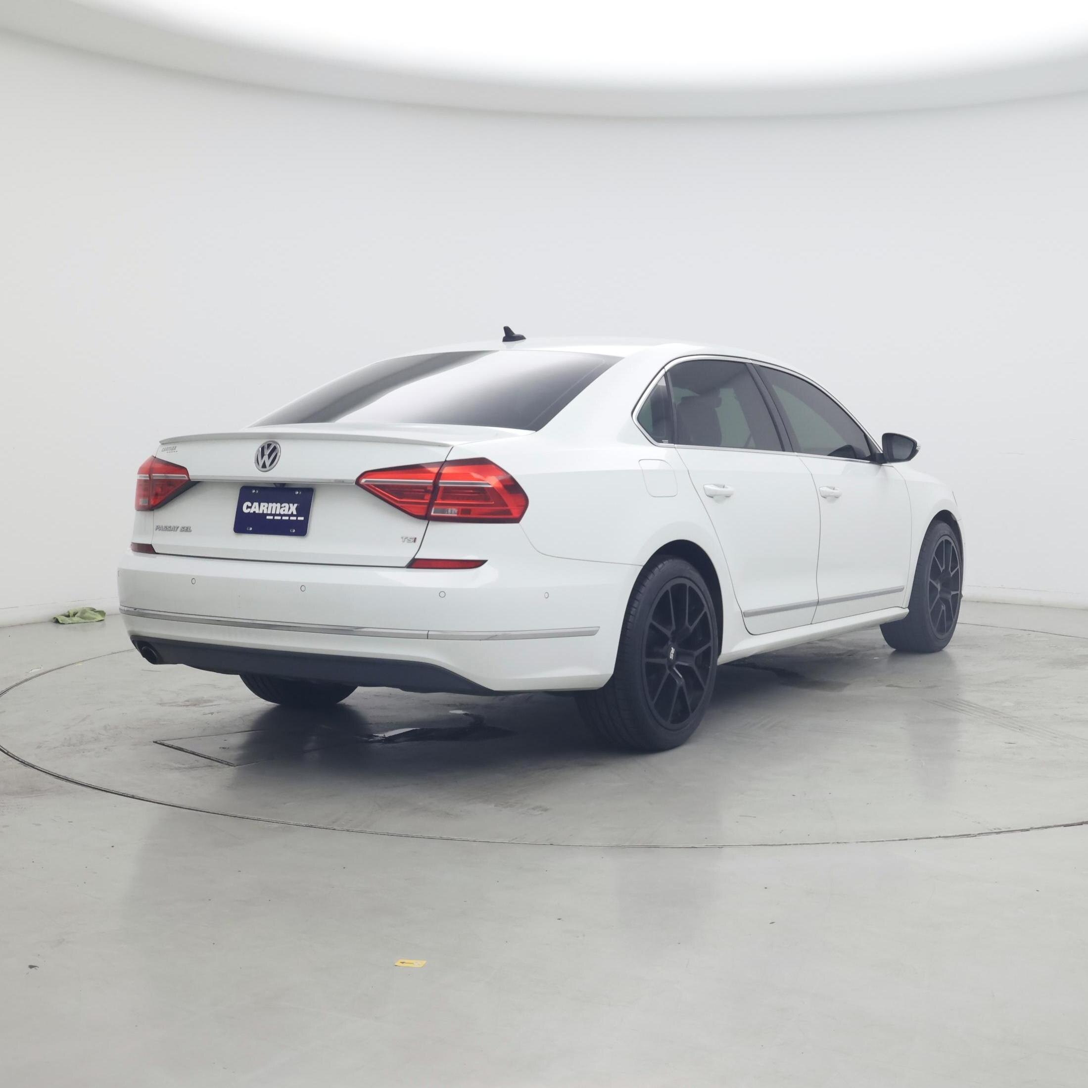 Thumbnail: 2016 Volkswagen Passat - 8