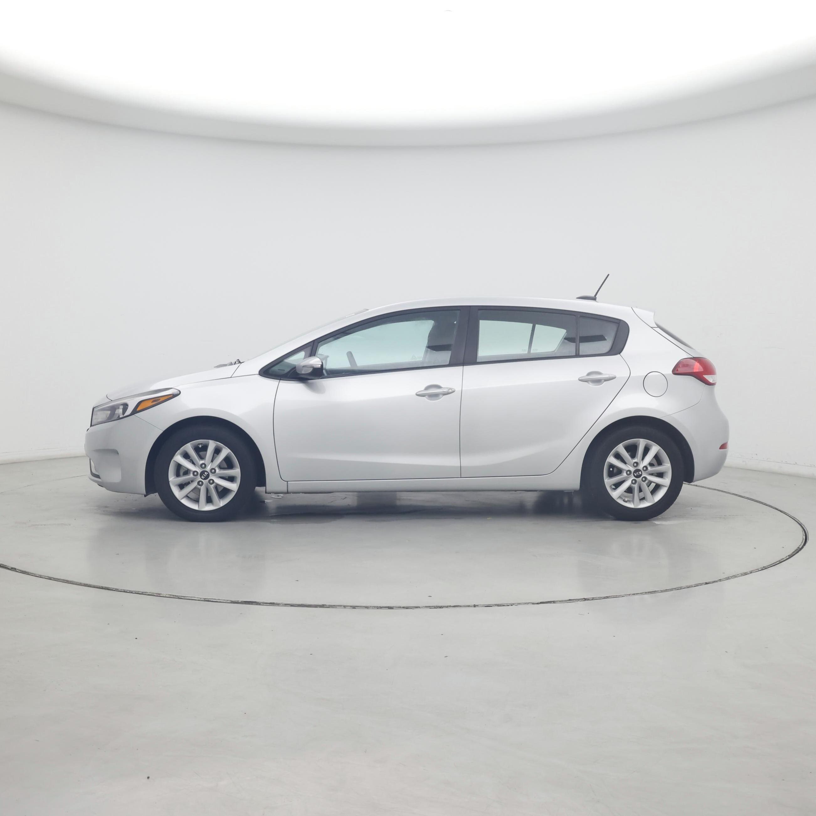 Thumbnail: 2017 Kia Forte - 3