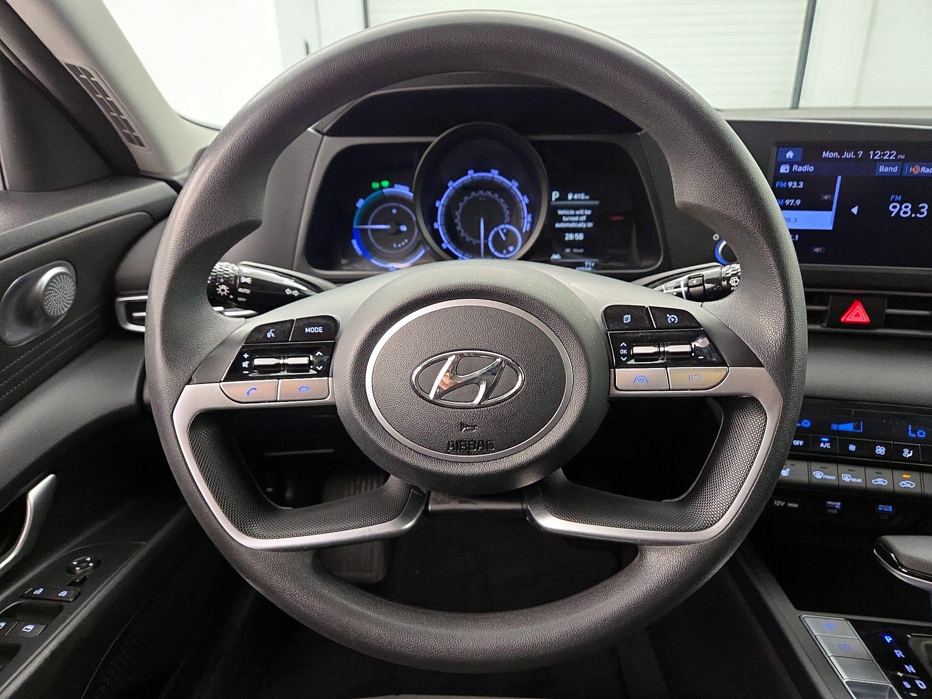 Thumbnail: 2023 Hyundai Elantra - 10