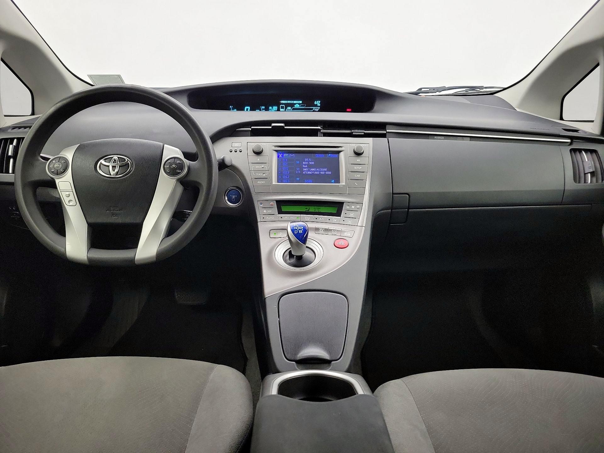 Thumbnail: 2015 Toyota Prius - 9