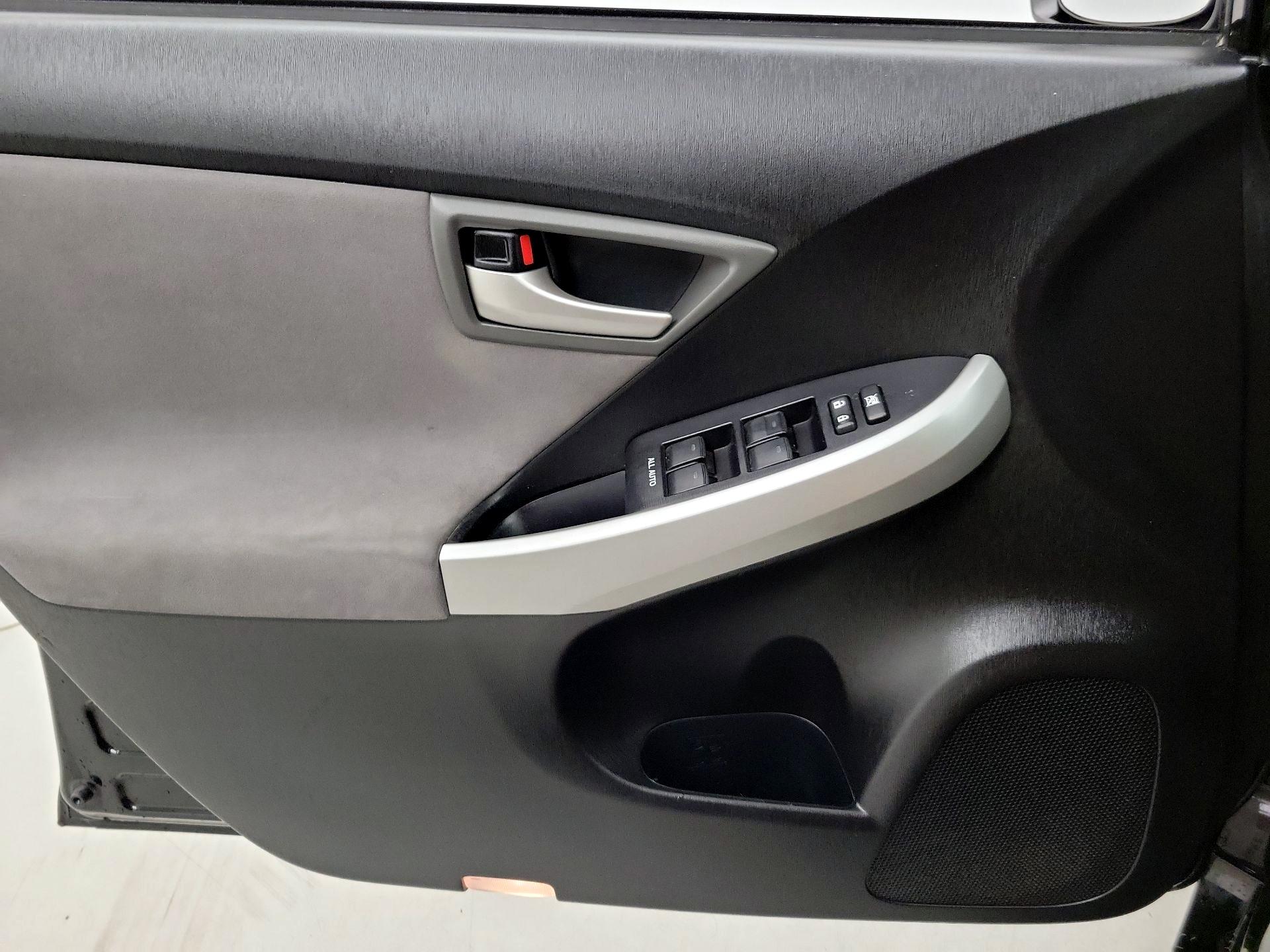 Thumbnail: 2015 Toyota Prius - 12