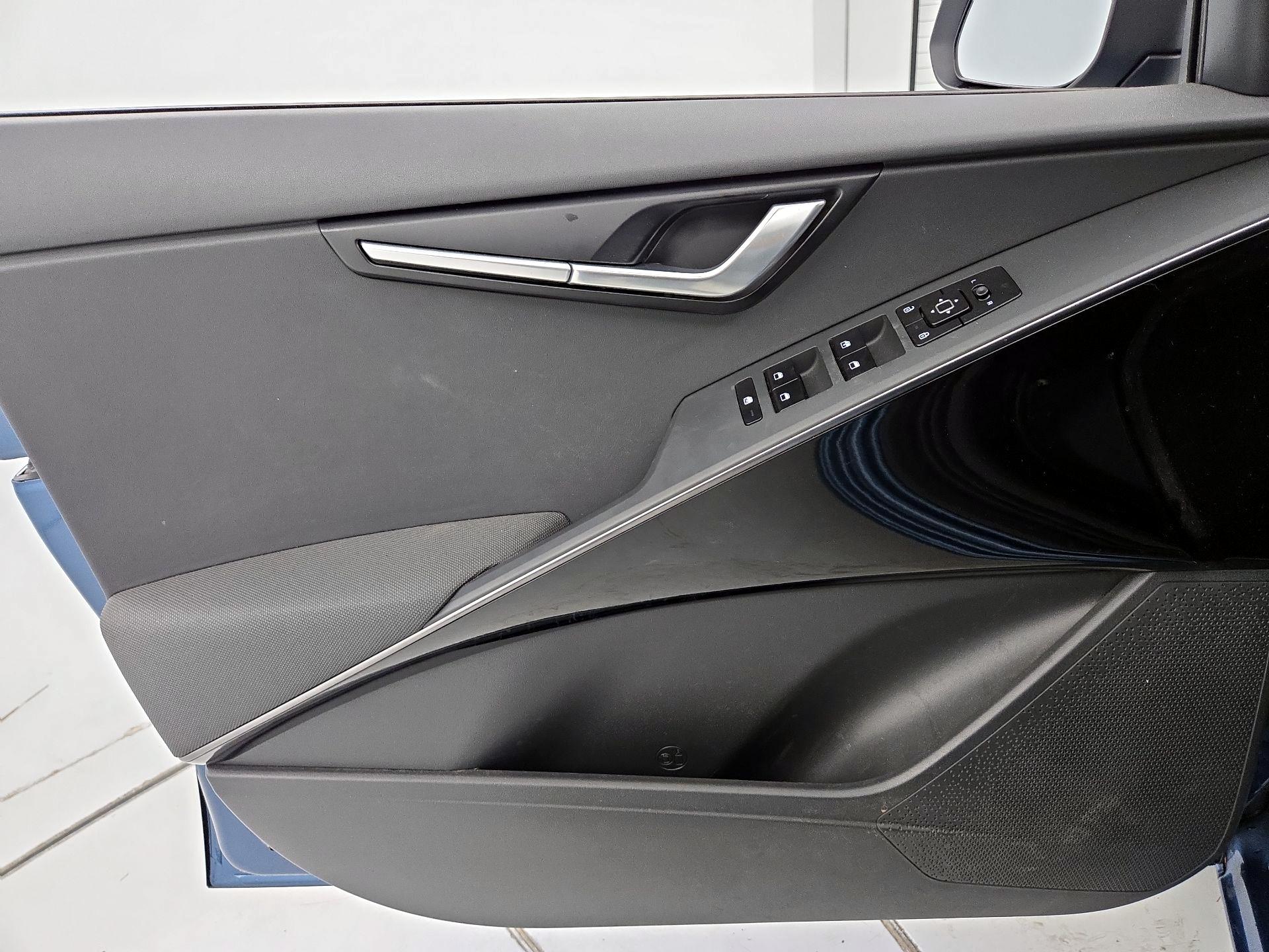 Thumbnail: 2023 Kia Niro - 12
